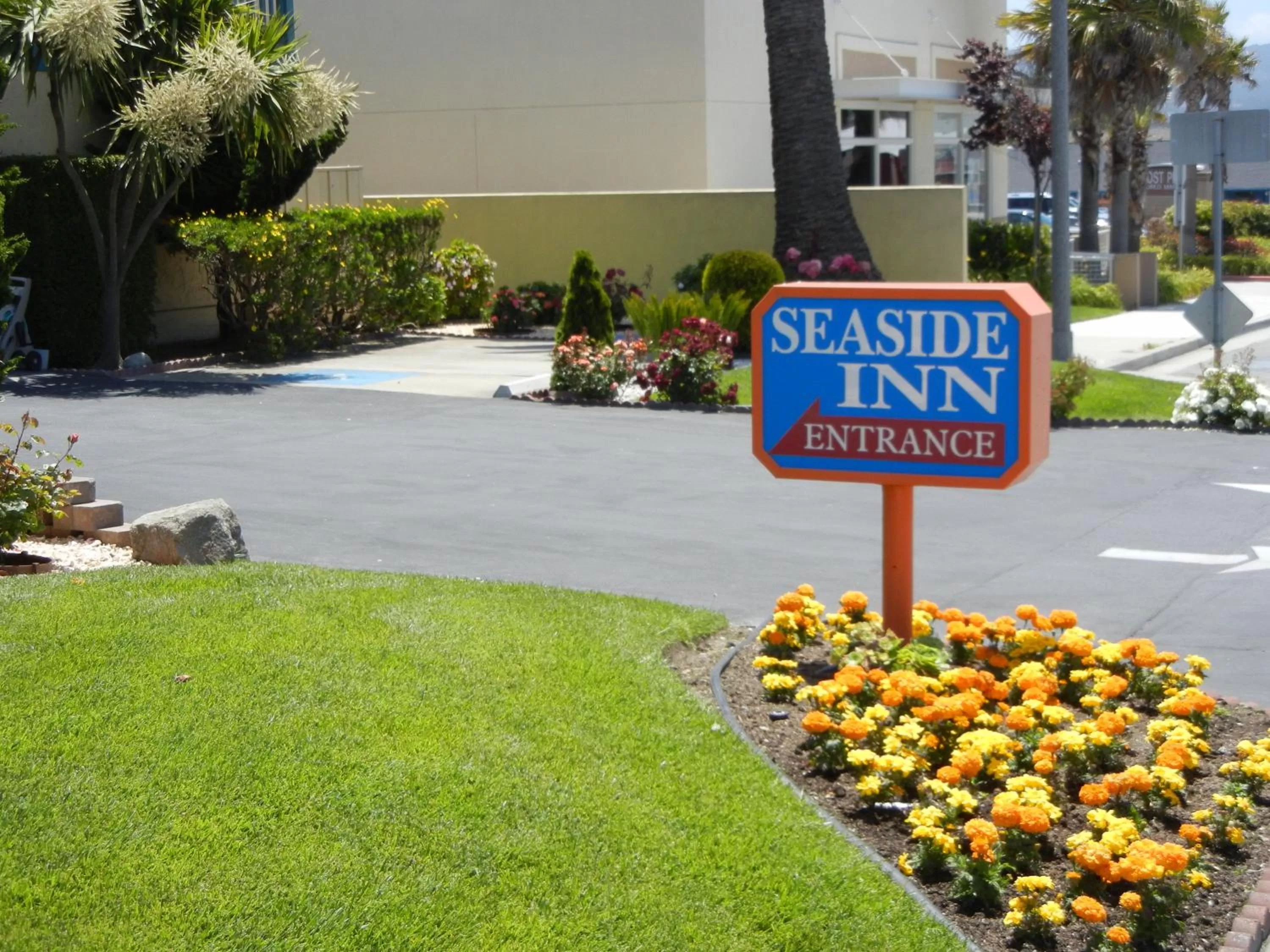 Facade/entrance in Seaside Inn Monterey