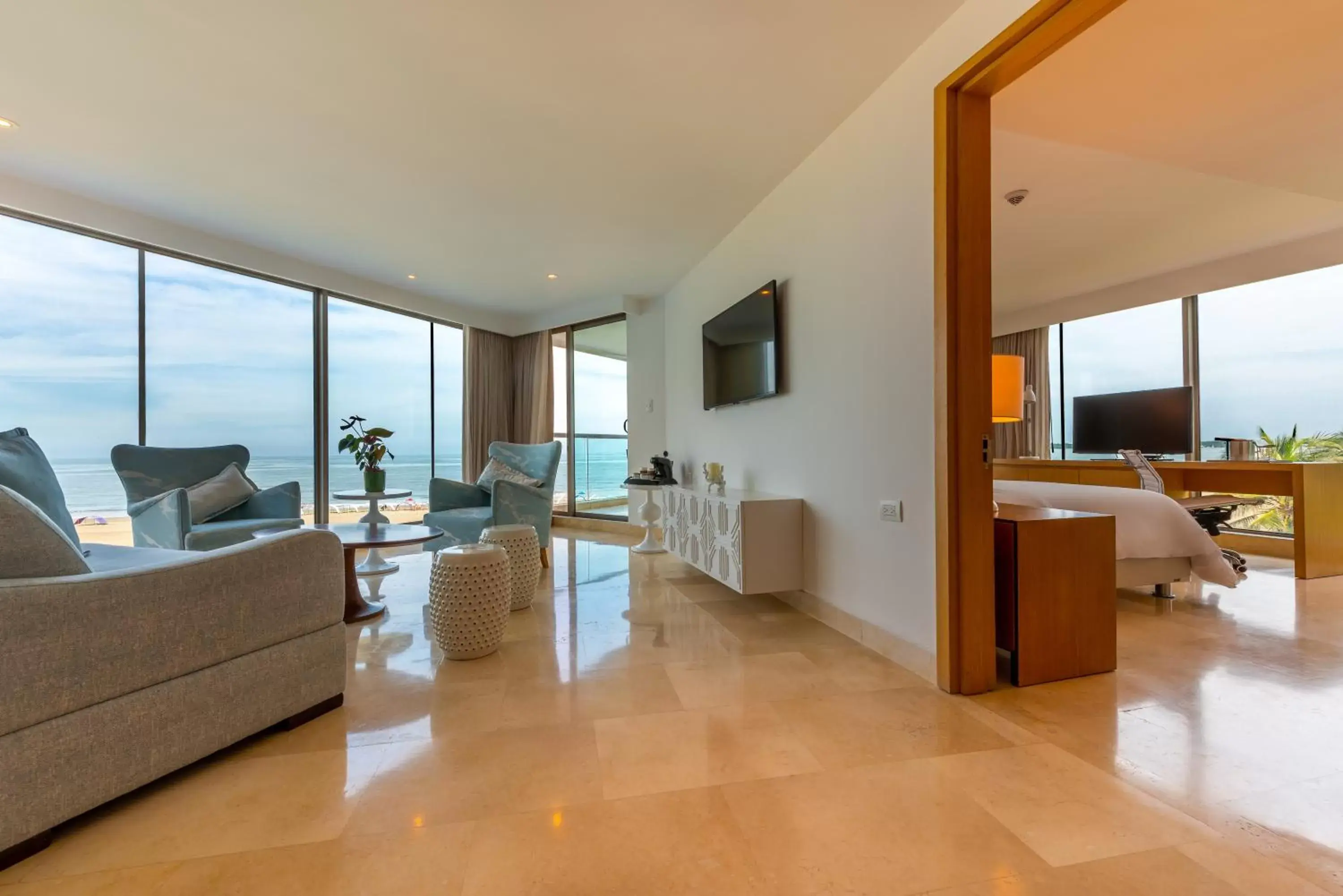 Bed, Seating Area in Radisson Cartagena Ocean Pavillion Hotel