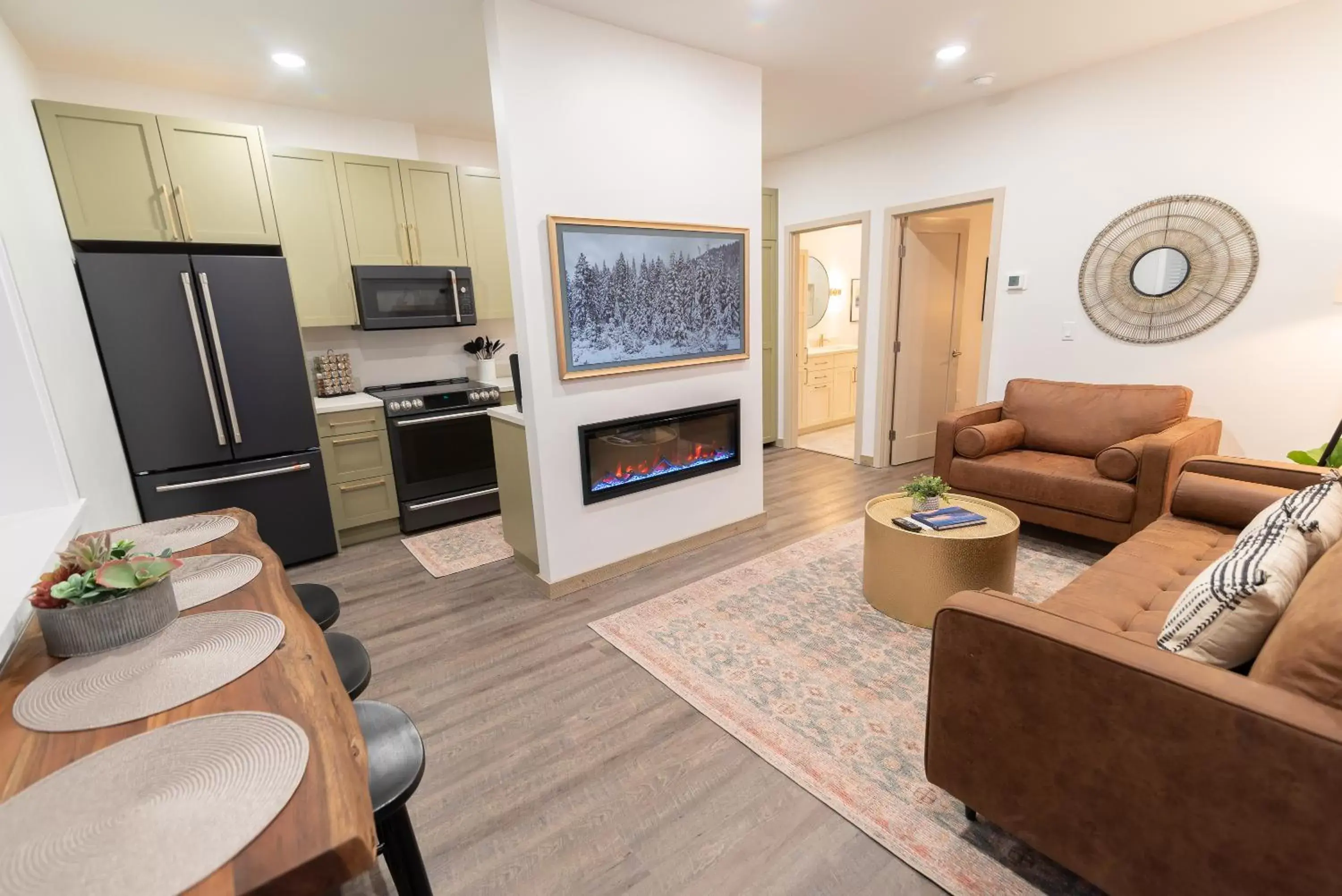 TV and multimedia, Seating Area in Colony Suites