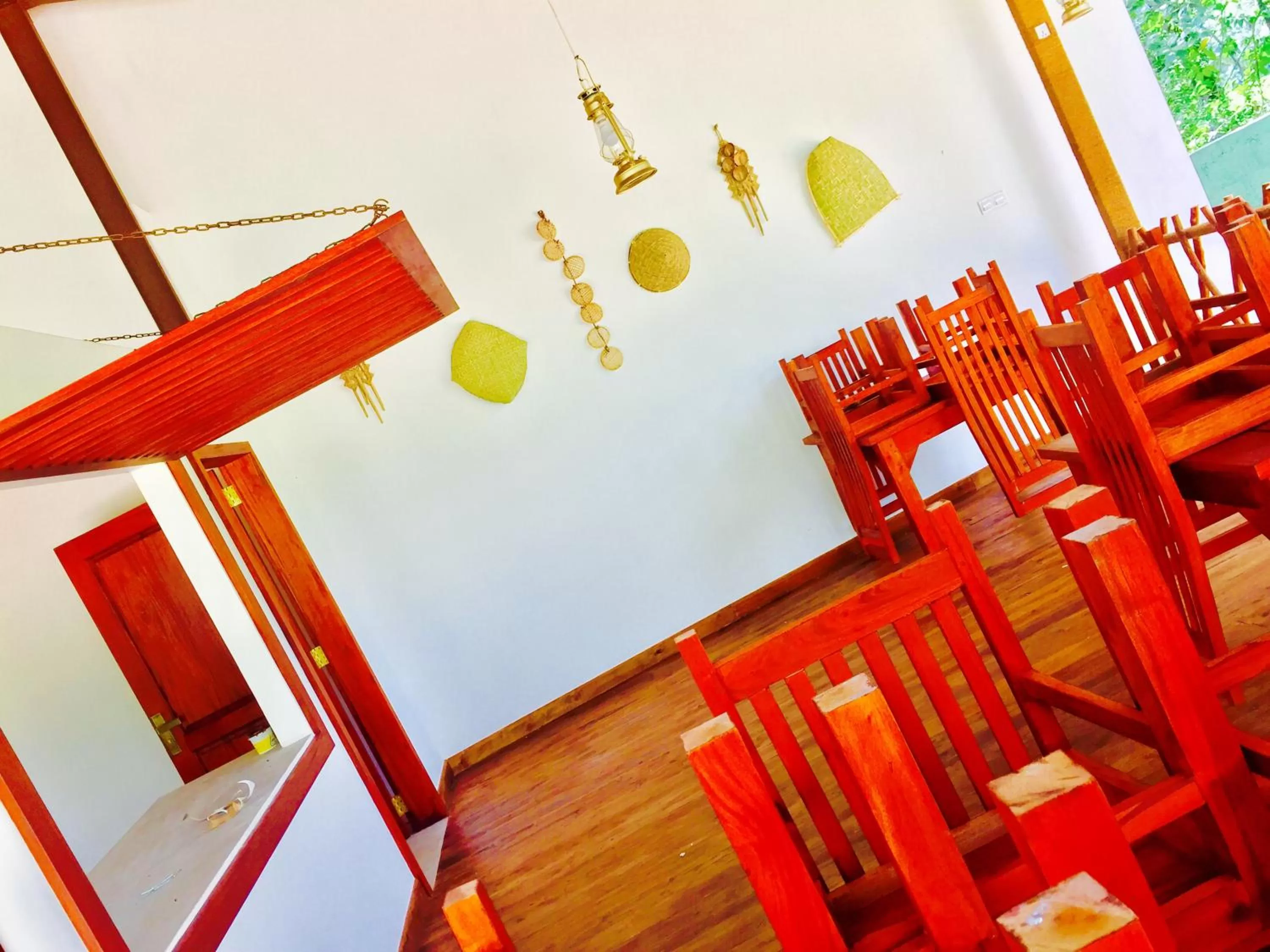 Restaurant/places to eat in Airport Resort