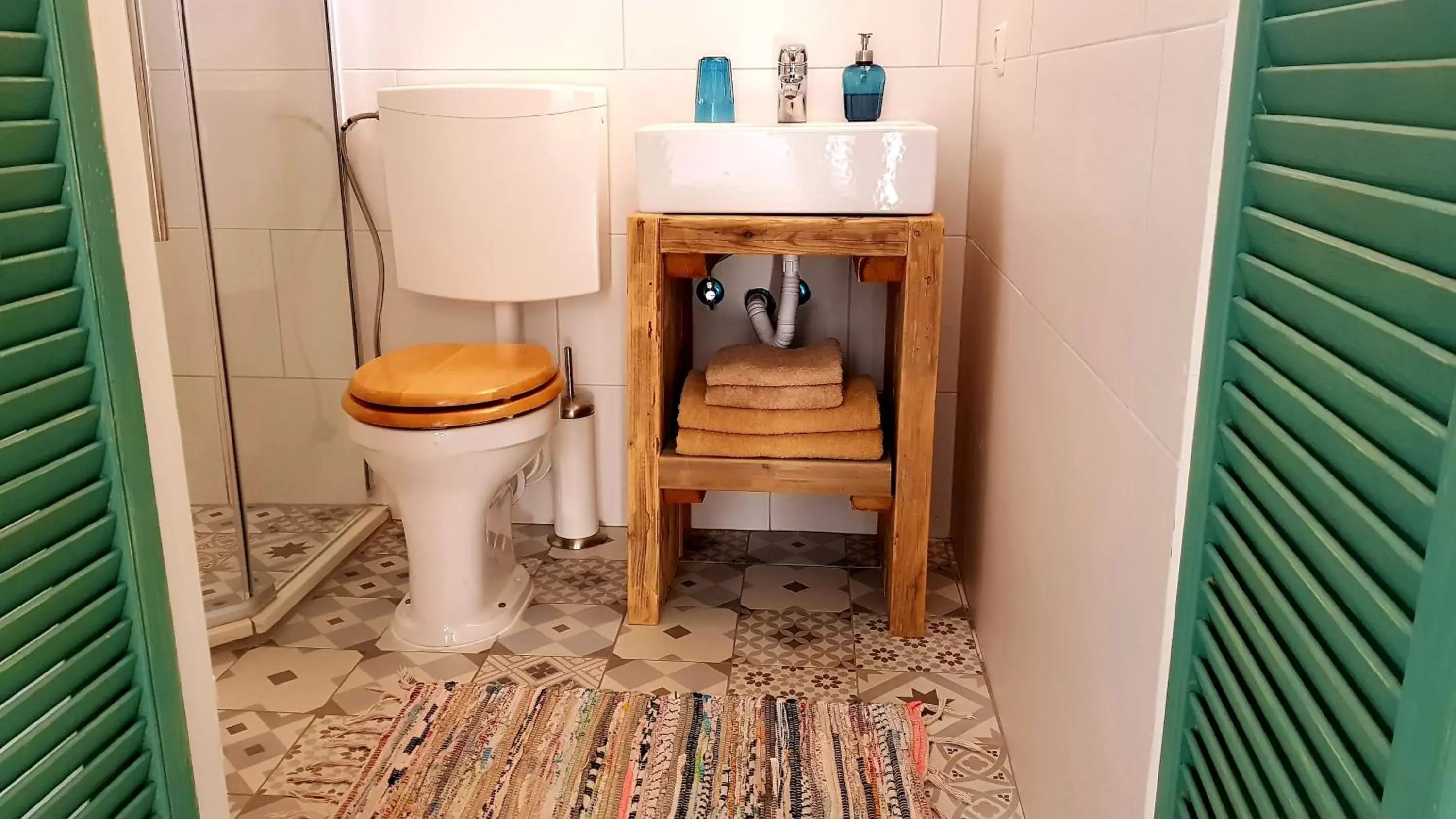 Shower, Bathroom in Quinta do Castanheiro