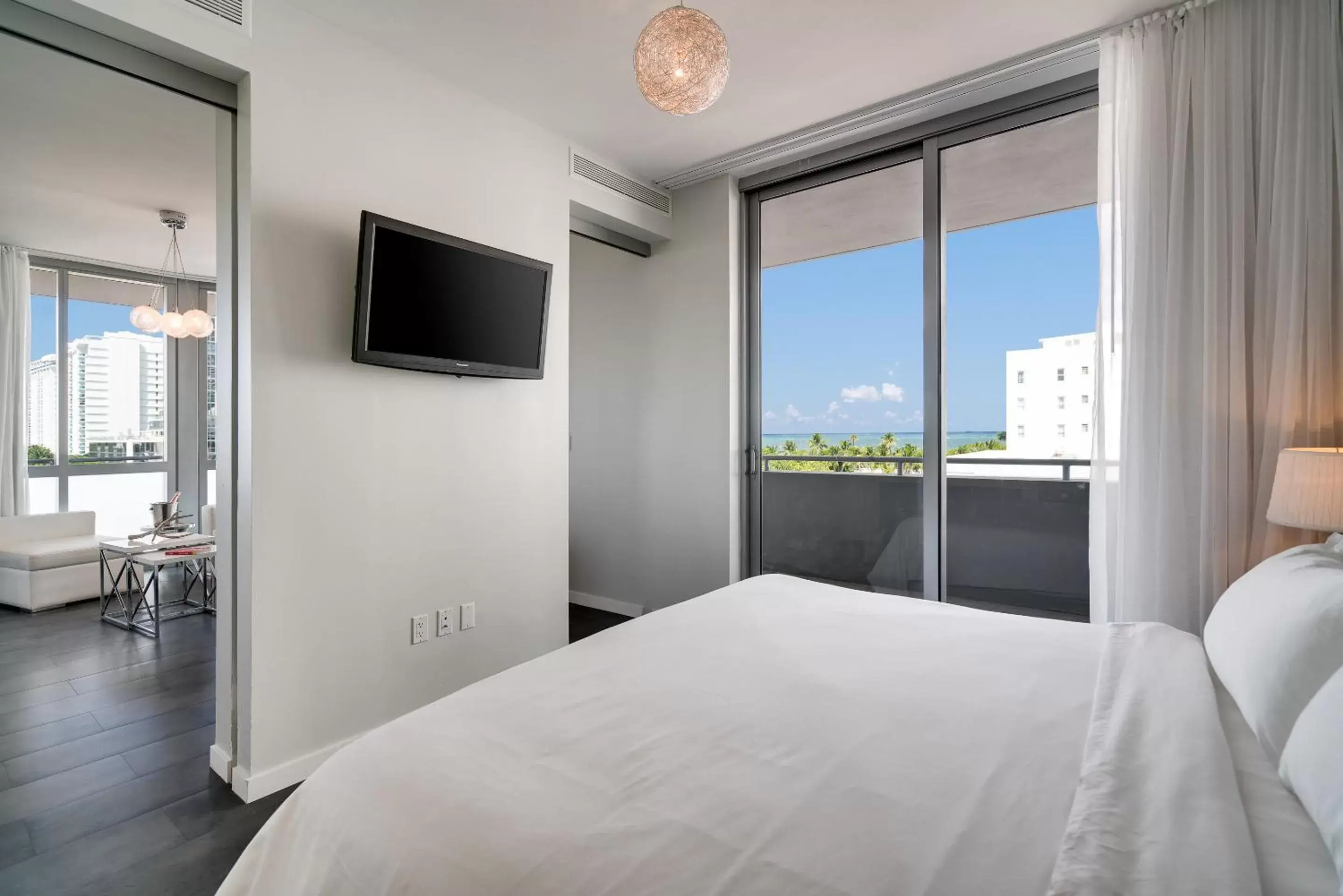 Sea view, Bed in Boulan South Beach