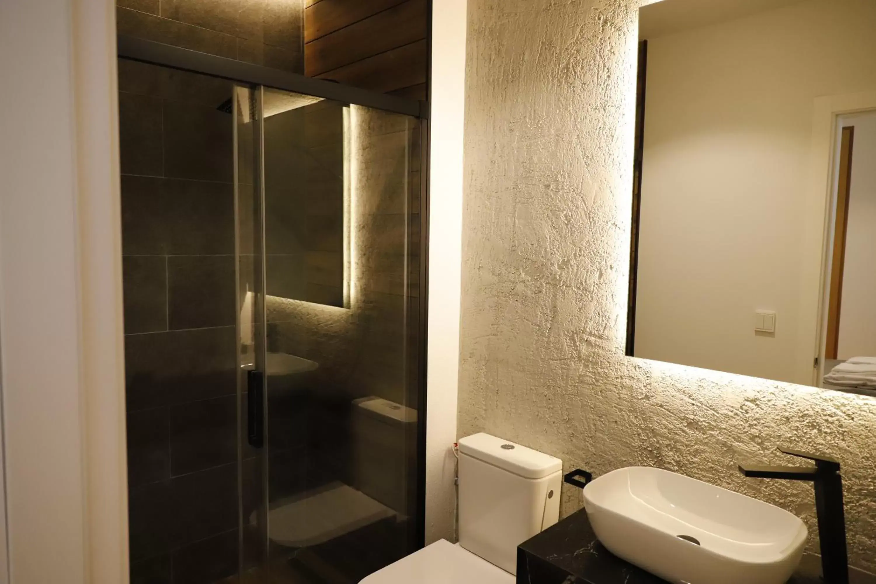 Bathroom in MEDINA HOMES PUENTE ROMANO