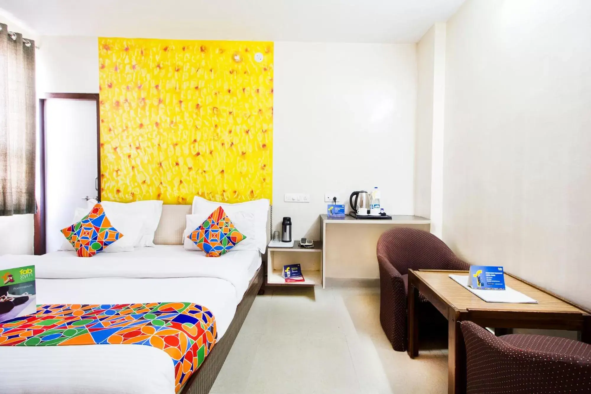 Bedroom, Bed in Hotel Omni Plaza Bedroom, Bed in Hotel Omni Plaza