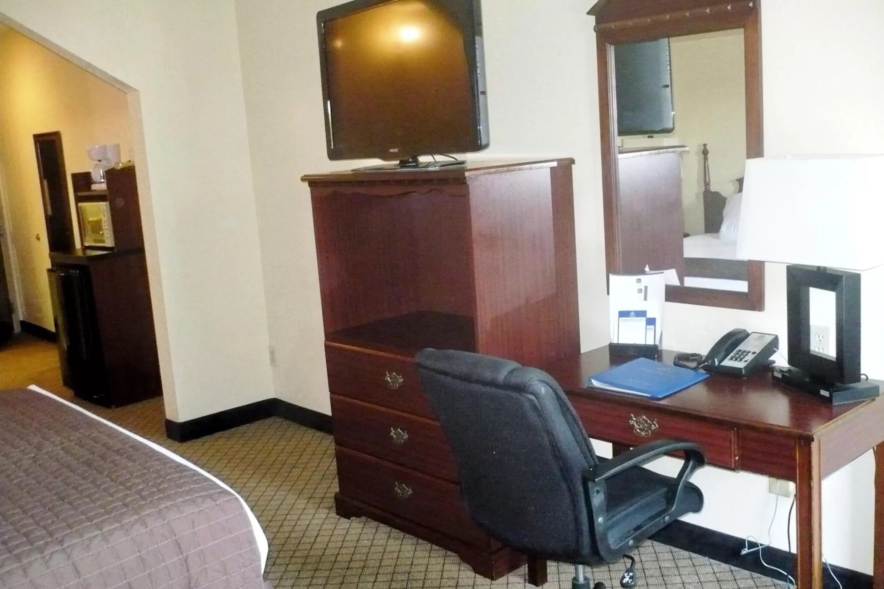 TV and multimedia, Business Area/Conference Room in Motel 6 Dawsonville GA North GA Premium Outlets