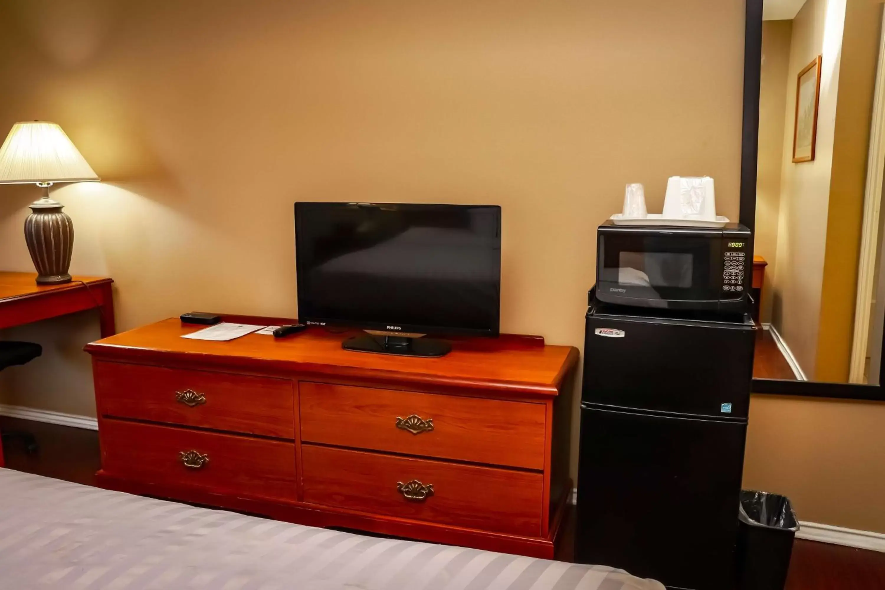 TV and multimedia, TV/Entertainment Center in SureStay Hotel by Best Western Sonora