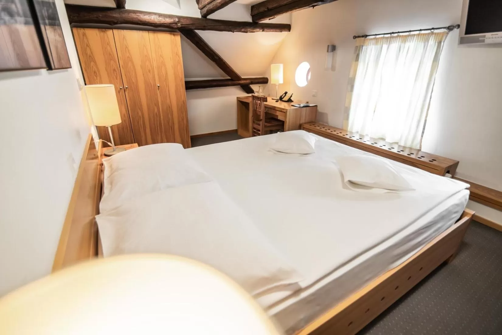 Bed in Hotel Dvor Jezersek Brnik