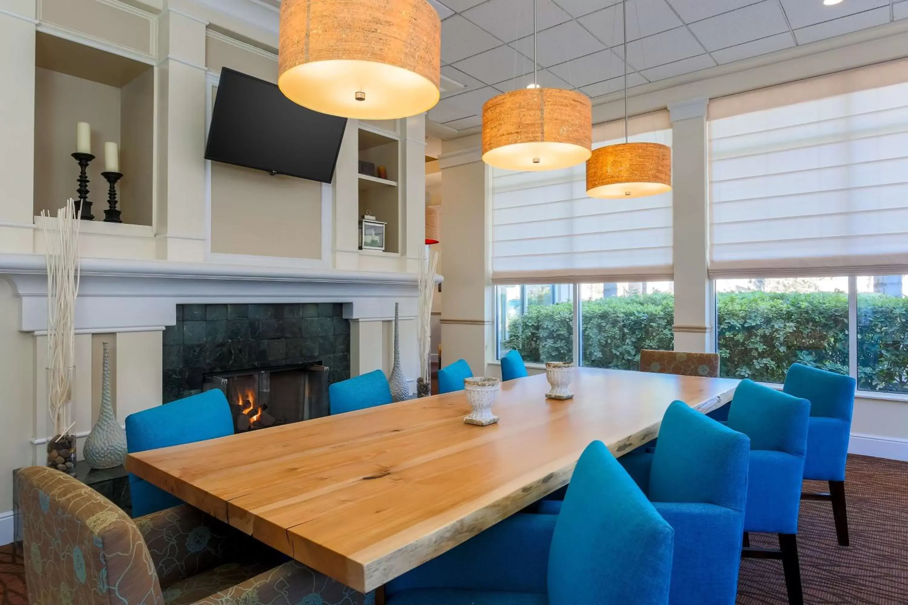 Lobby or reception, Dining Area in Hilton Garden Inn Bakersfield