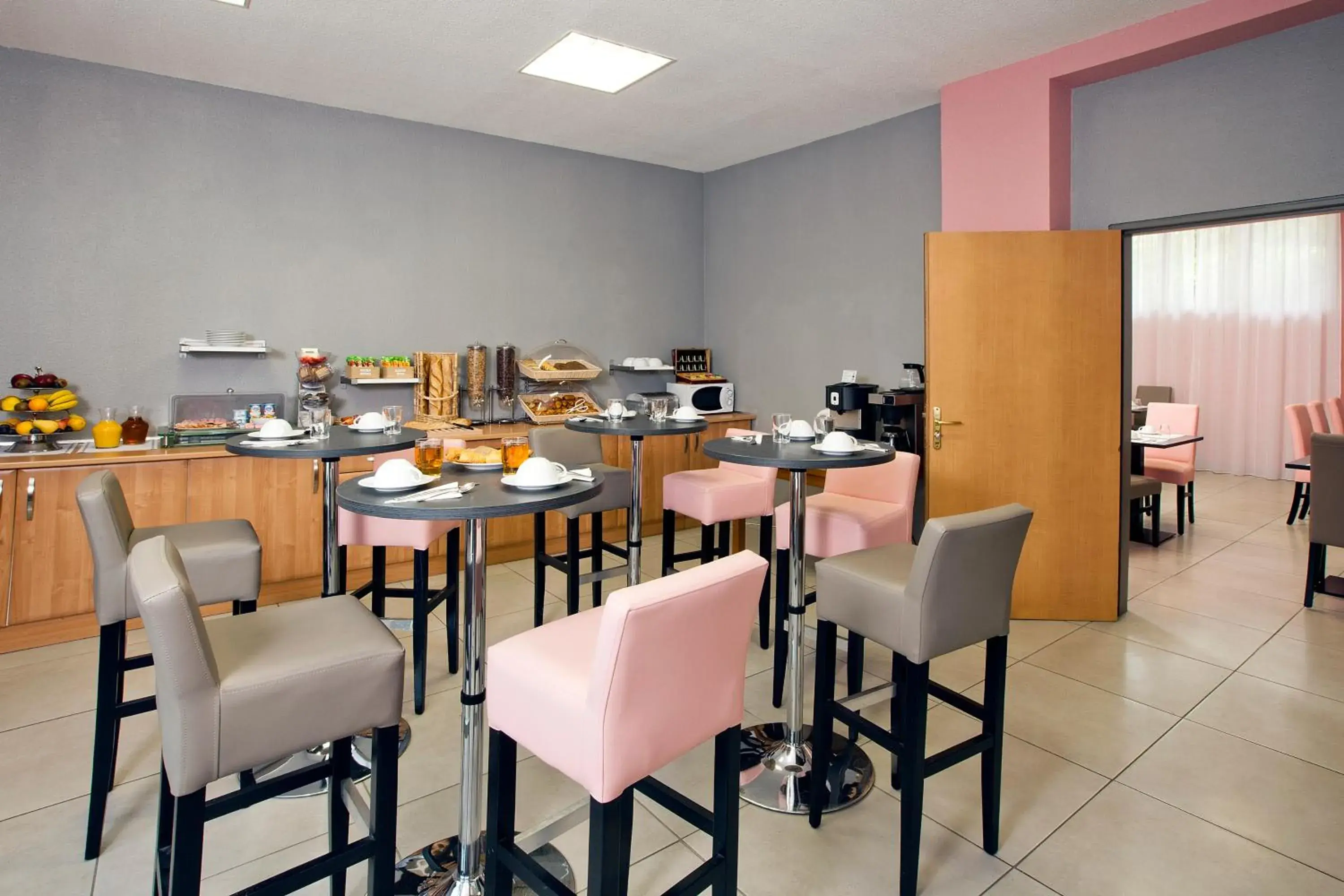 Buffet breakfast, Restaurant/Places to Eat in Residhome Lyon Gerland