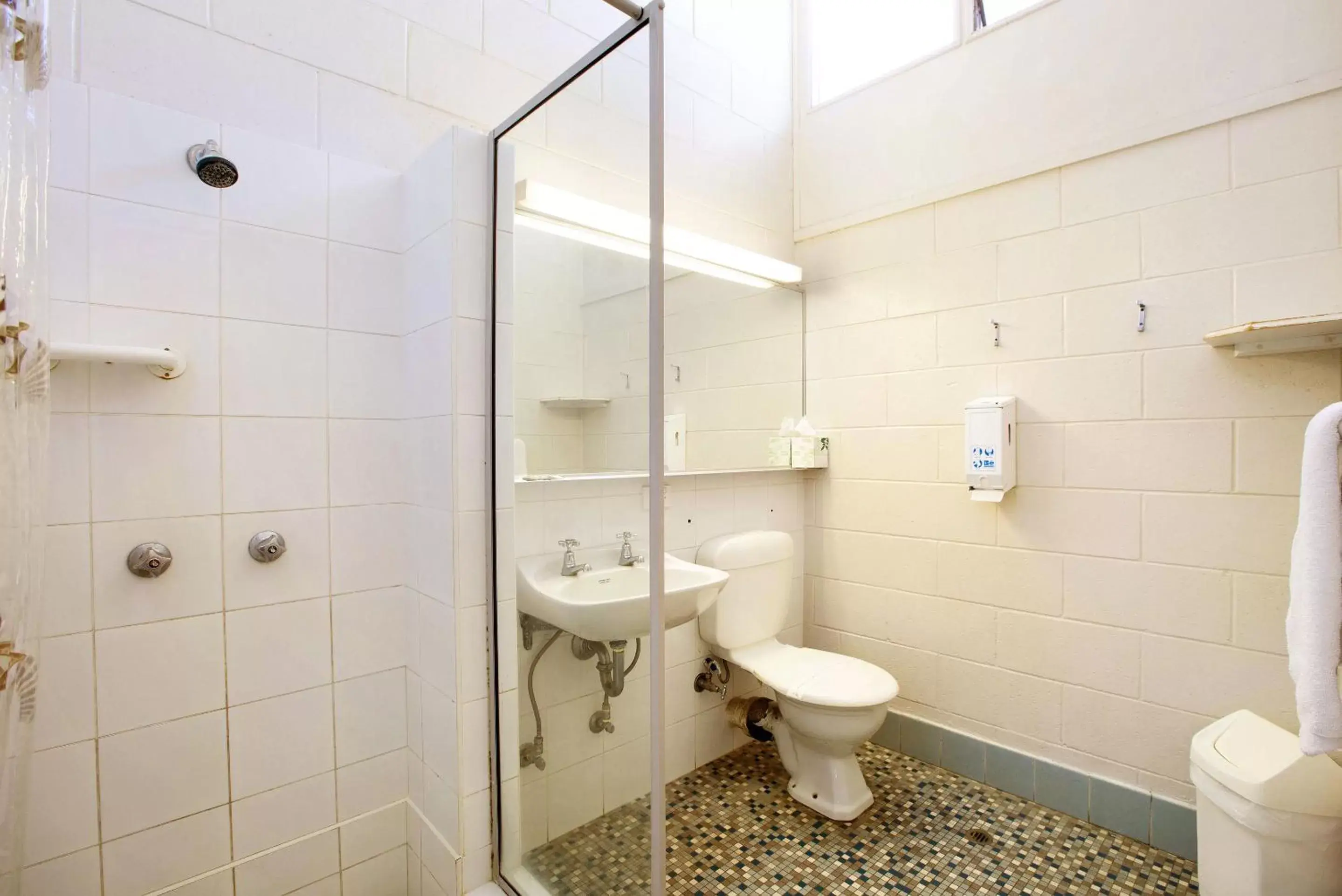 Shower, Bathroom in Sunnybank Hotel Brisbane