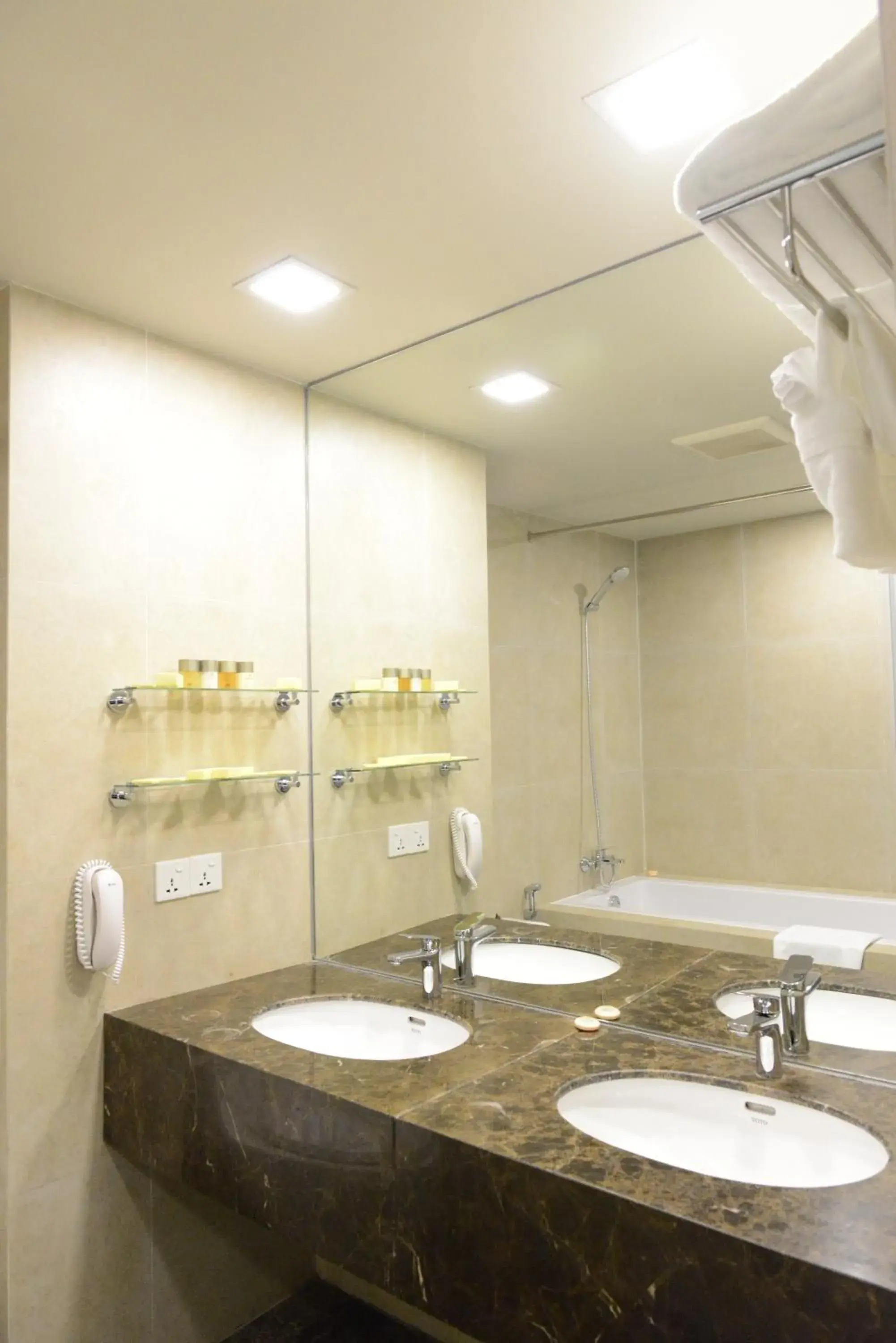 Bathroom in Hotel Parami