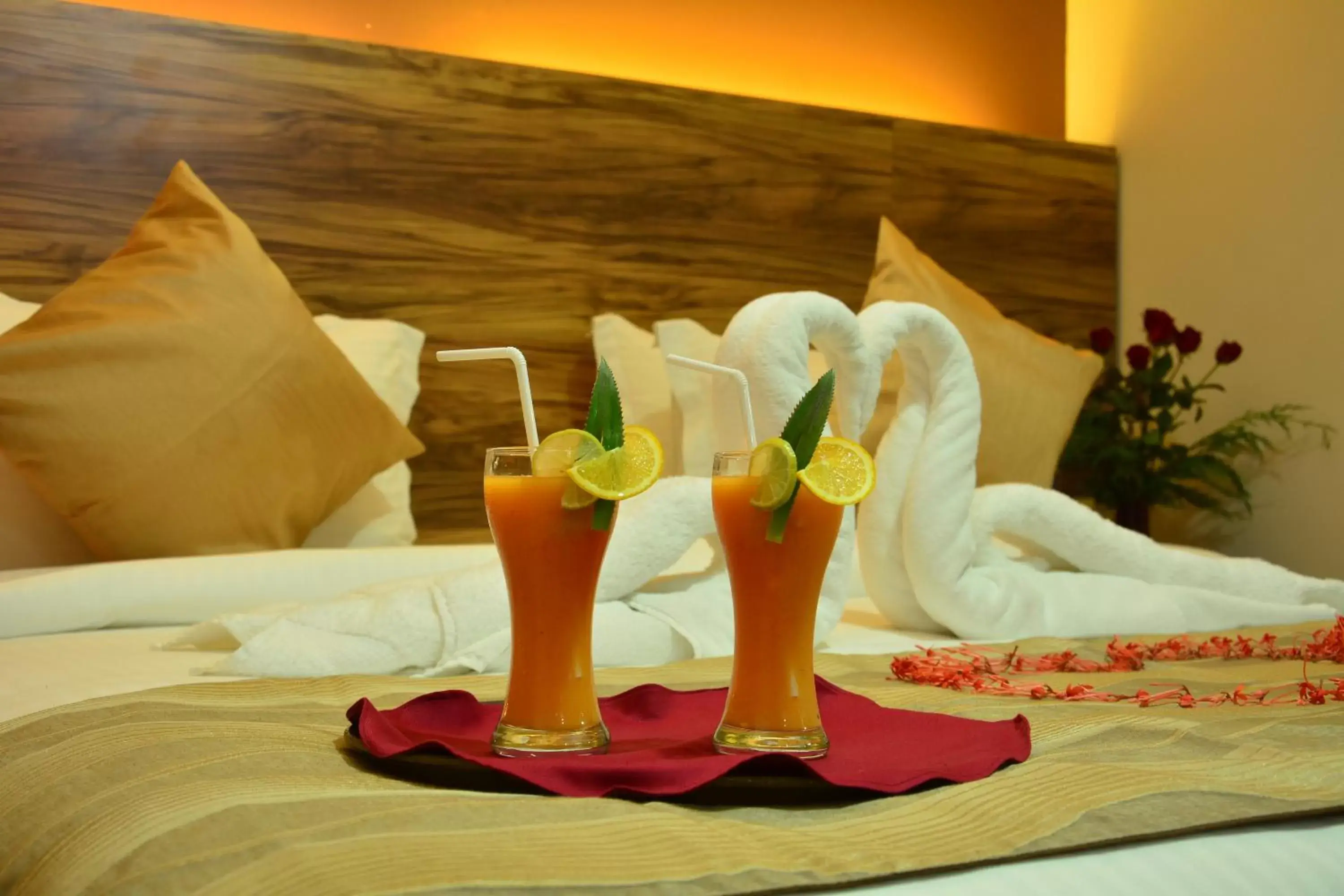 Non alcoholic drinks, Bed in Pearl City Hotel