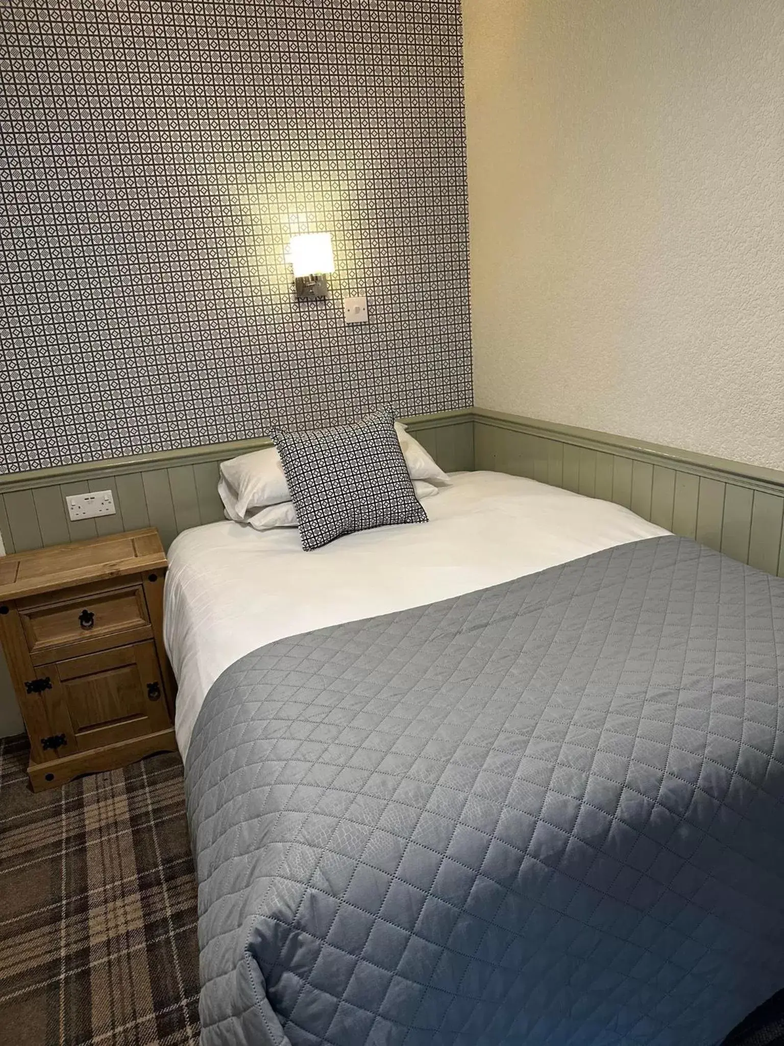 Bed in Nithsdale Hotel