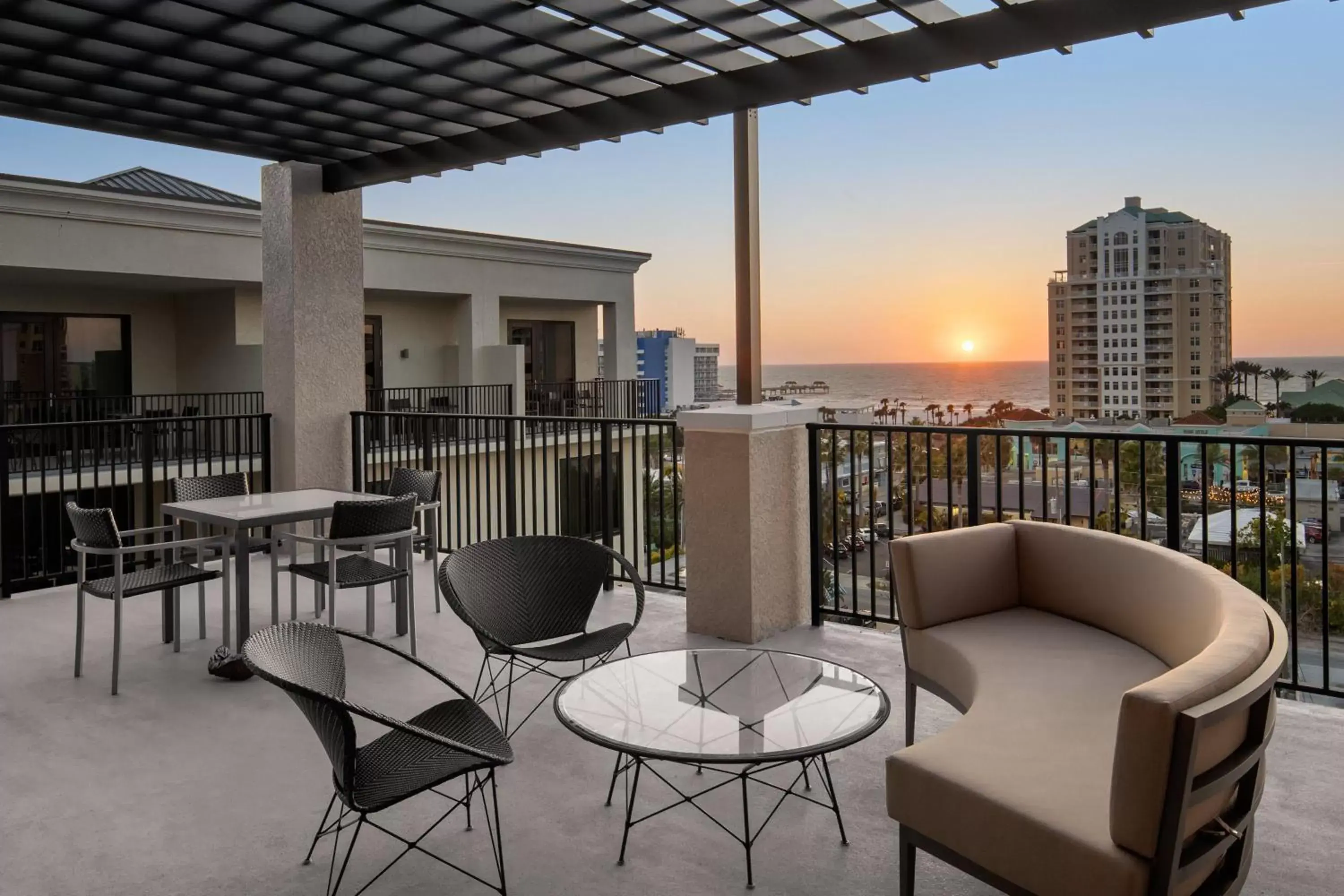 Bedroom in Courtyard by Marriott Clearwater Beach