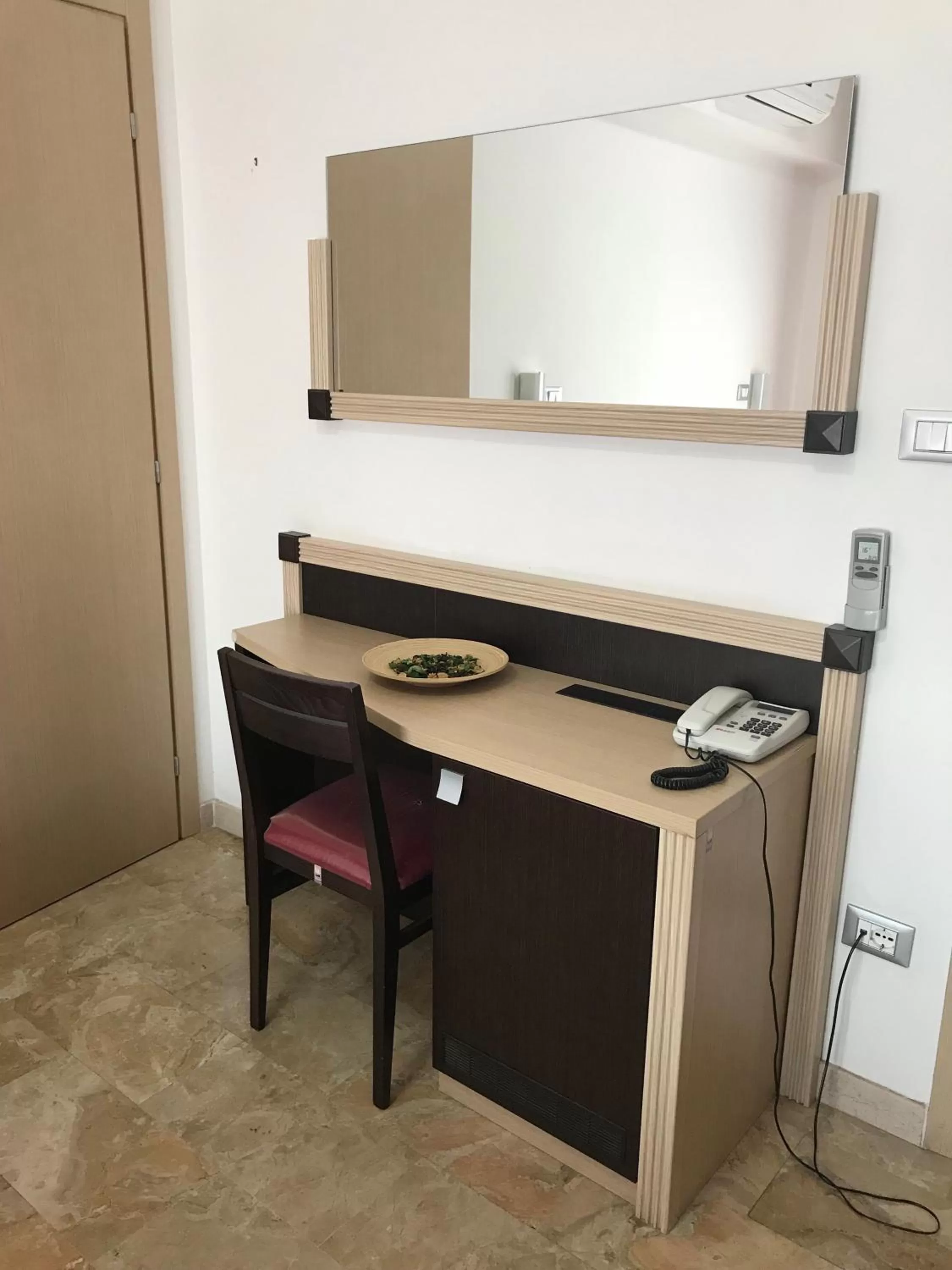 Bedroom, Bathroom in Rosso Di Sera