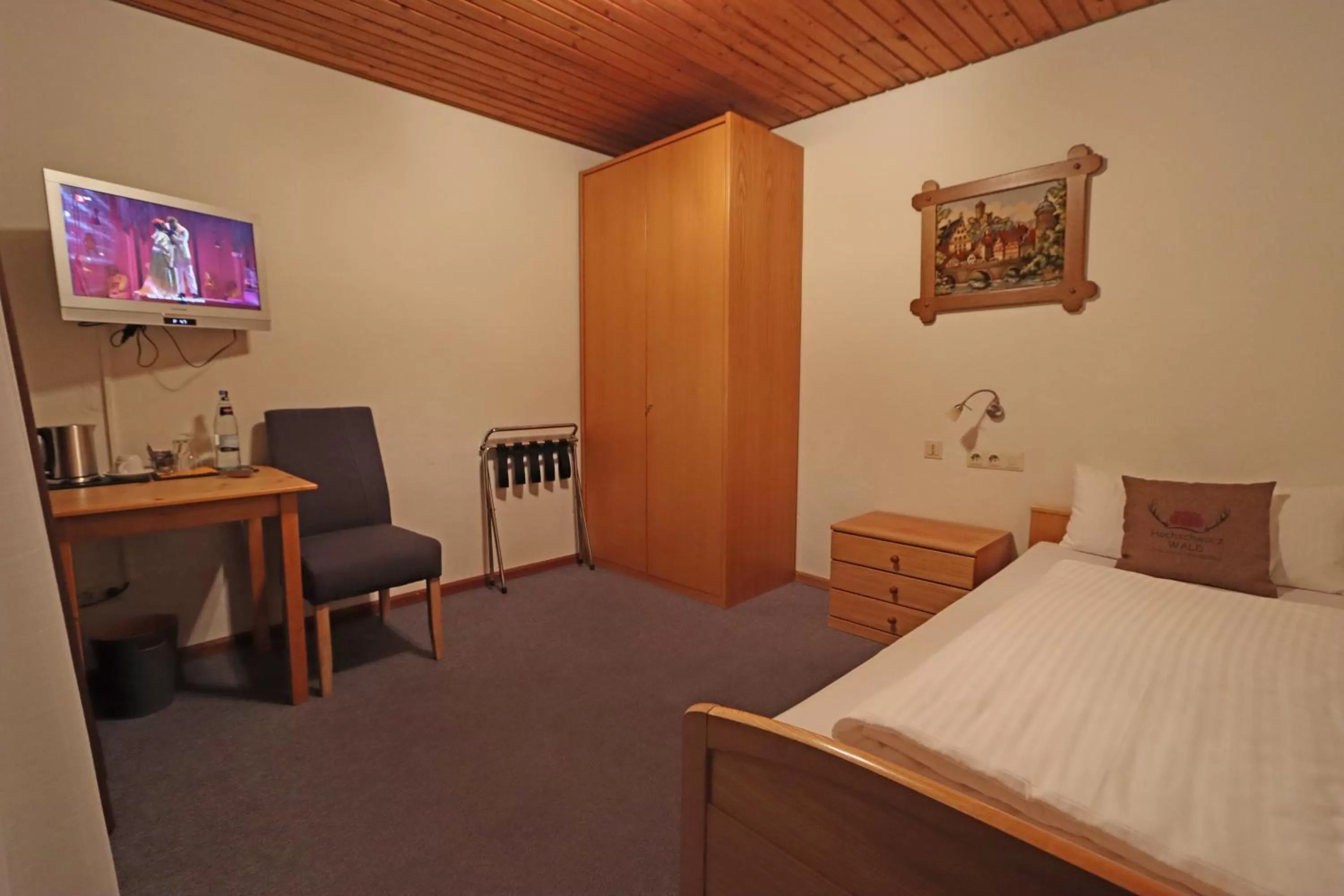 Bed in Hotel Kreuz Höhengasthof