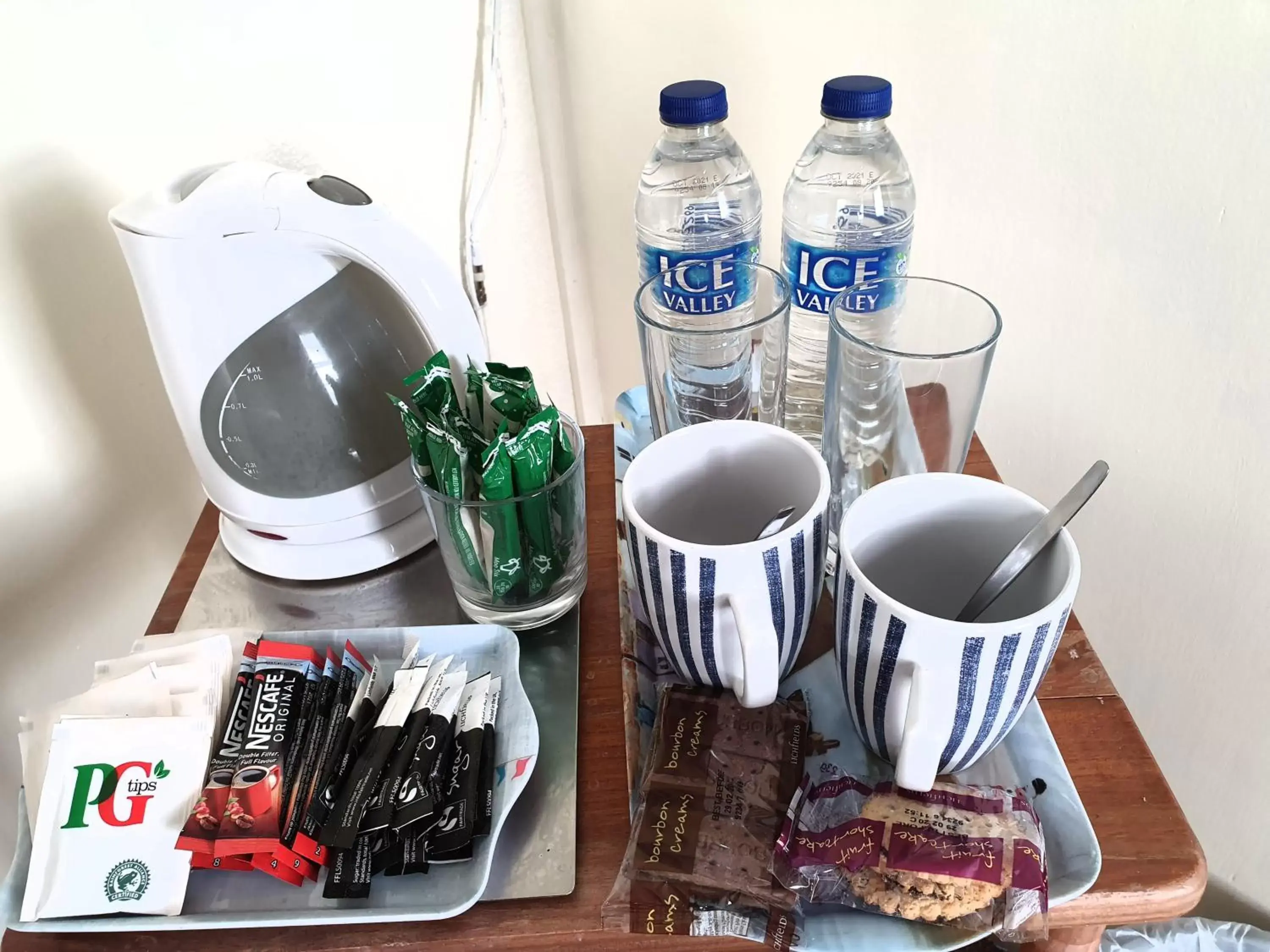 Coffee/tea facilities in Lyndale Guest House
