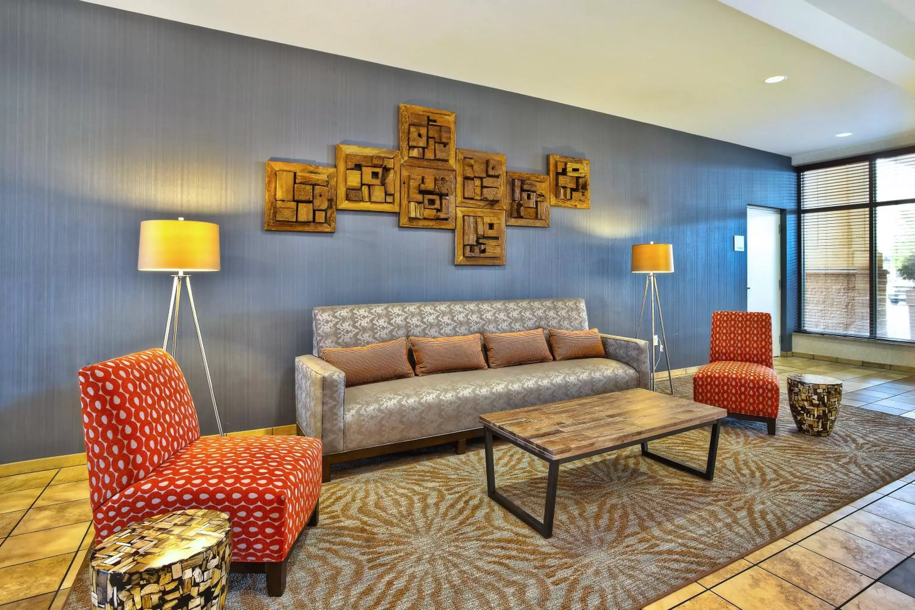 Property building, Seating Area in Holiday Inn & Suites Green Bay Stadium, an IHG Hotel