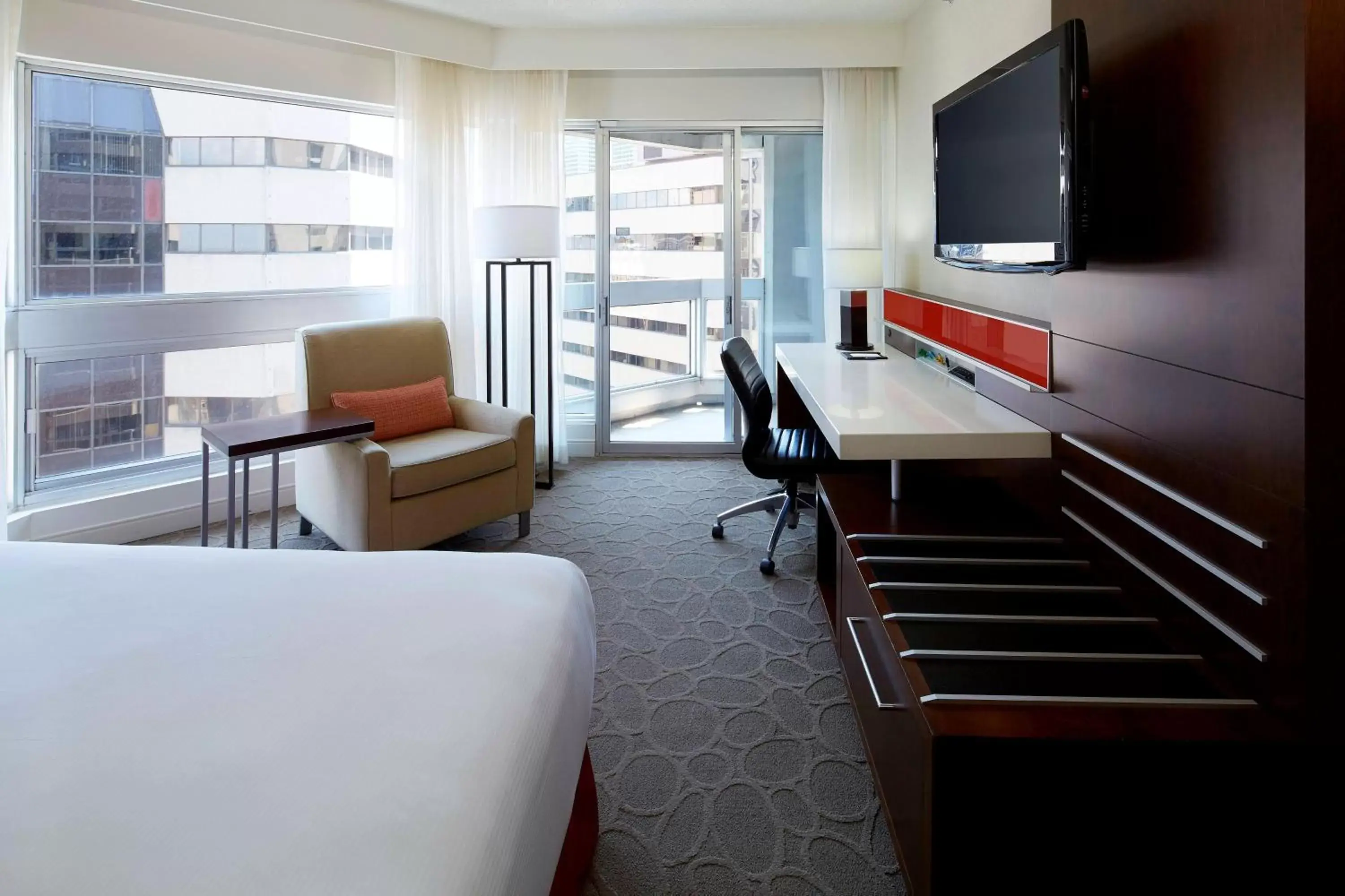 Photo of the whole room, TV/Entertainment Center in Delta Hotels by Marriott Montreal