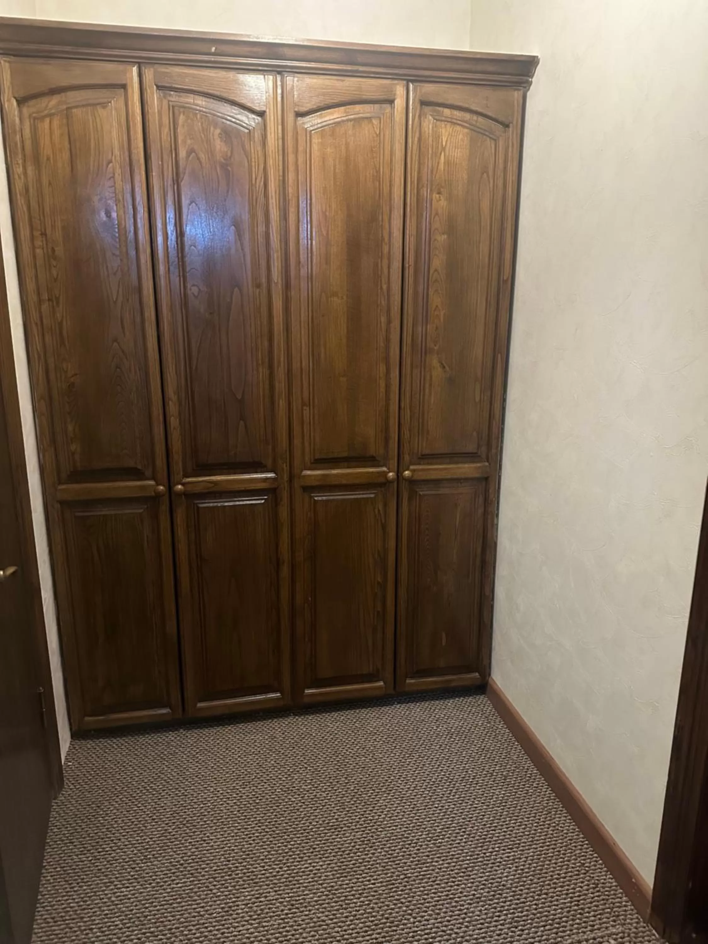 wardrobe in villa old sololaki