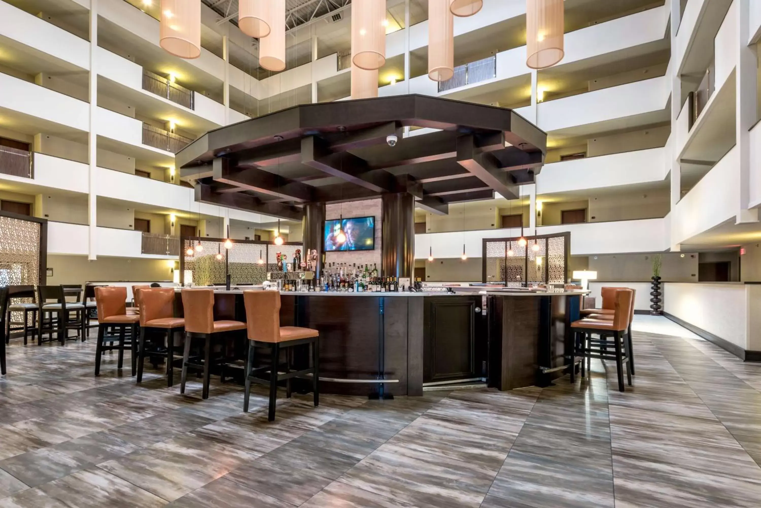 Lounge or bar, Restaurant/Places to Eat in DoubleTree by Hilton Montgomery Downtown