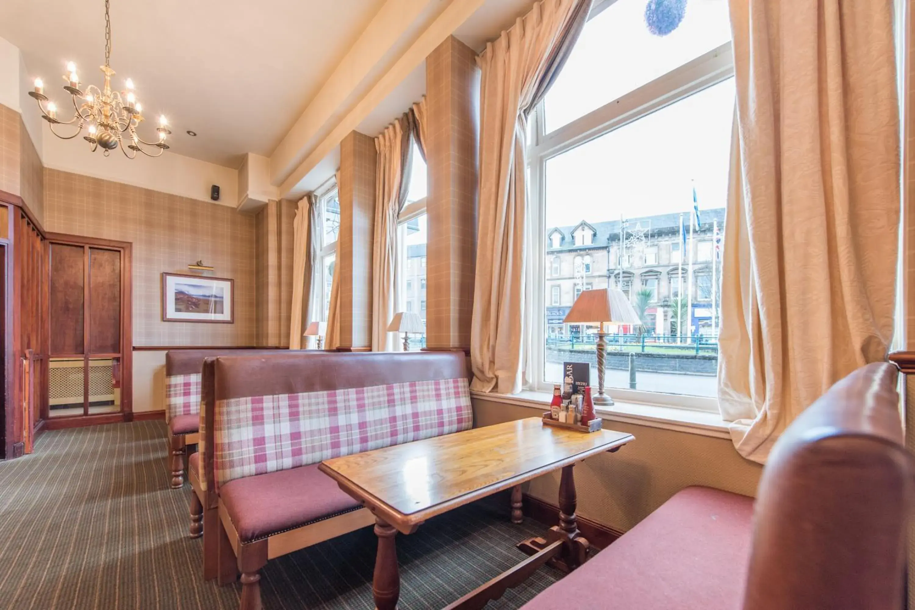 Lounge or bar, Seating Area in The Royal Hotel