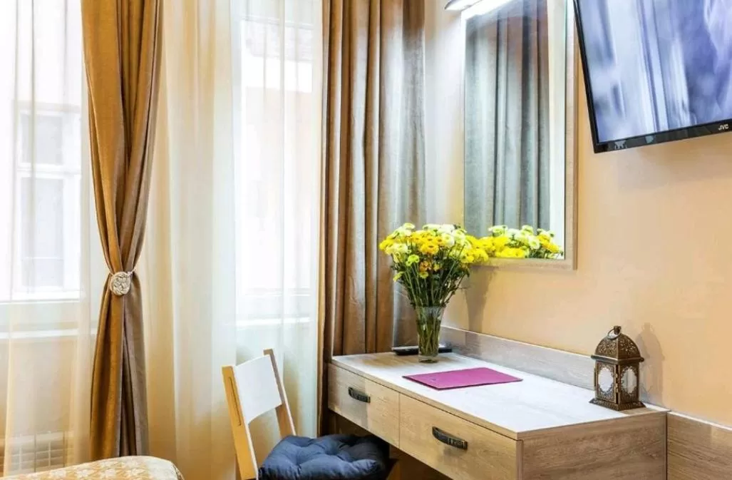 TV/Entertainment Center in Hotel Artist