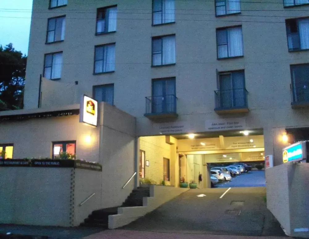 Facade/entrance, Property Building in Balmoral On York