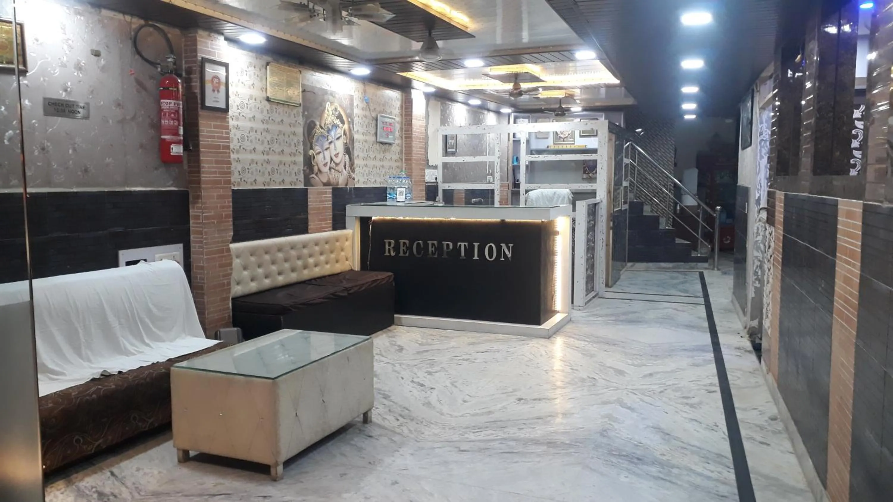 Lobby or reception in HOTEL SARWAN