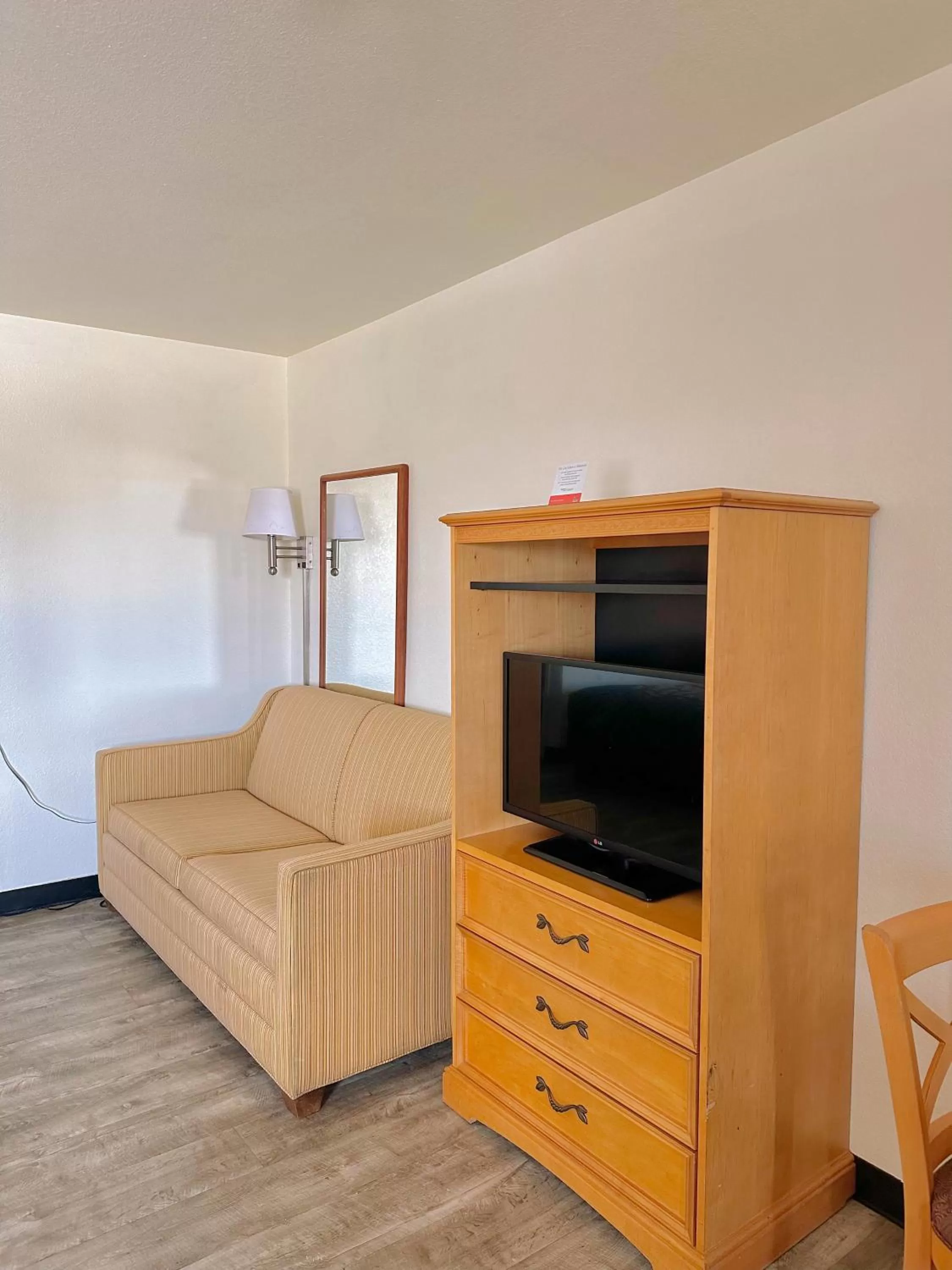 TV and multimedia in Econo Lodge Lordsburg I-10