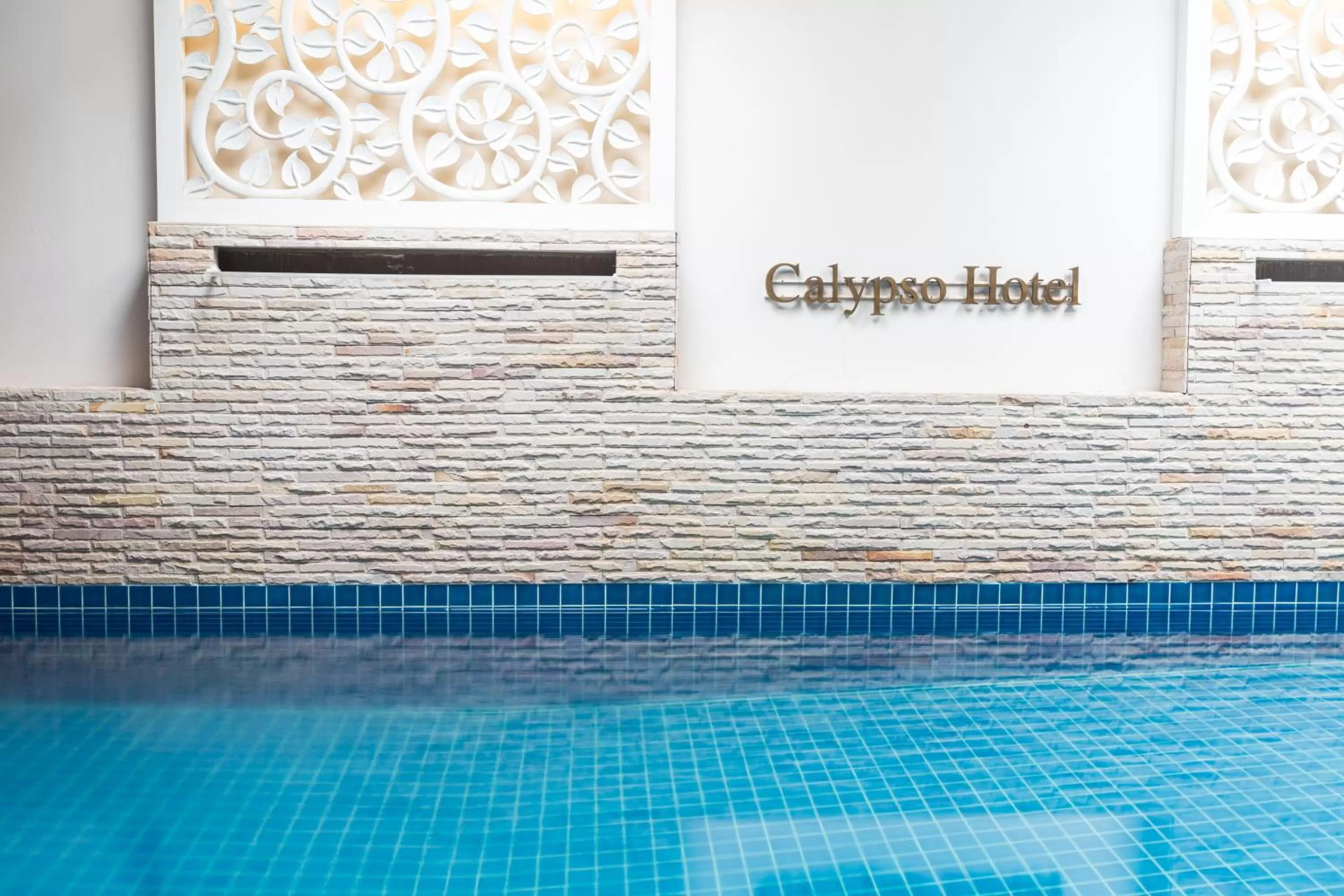 Swimming pool in Calypso Hôtel