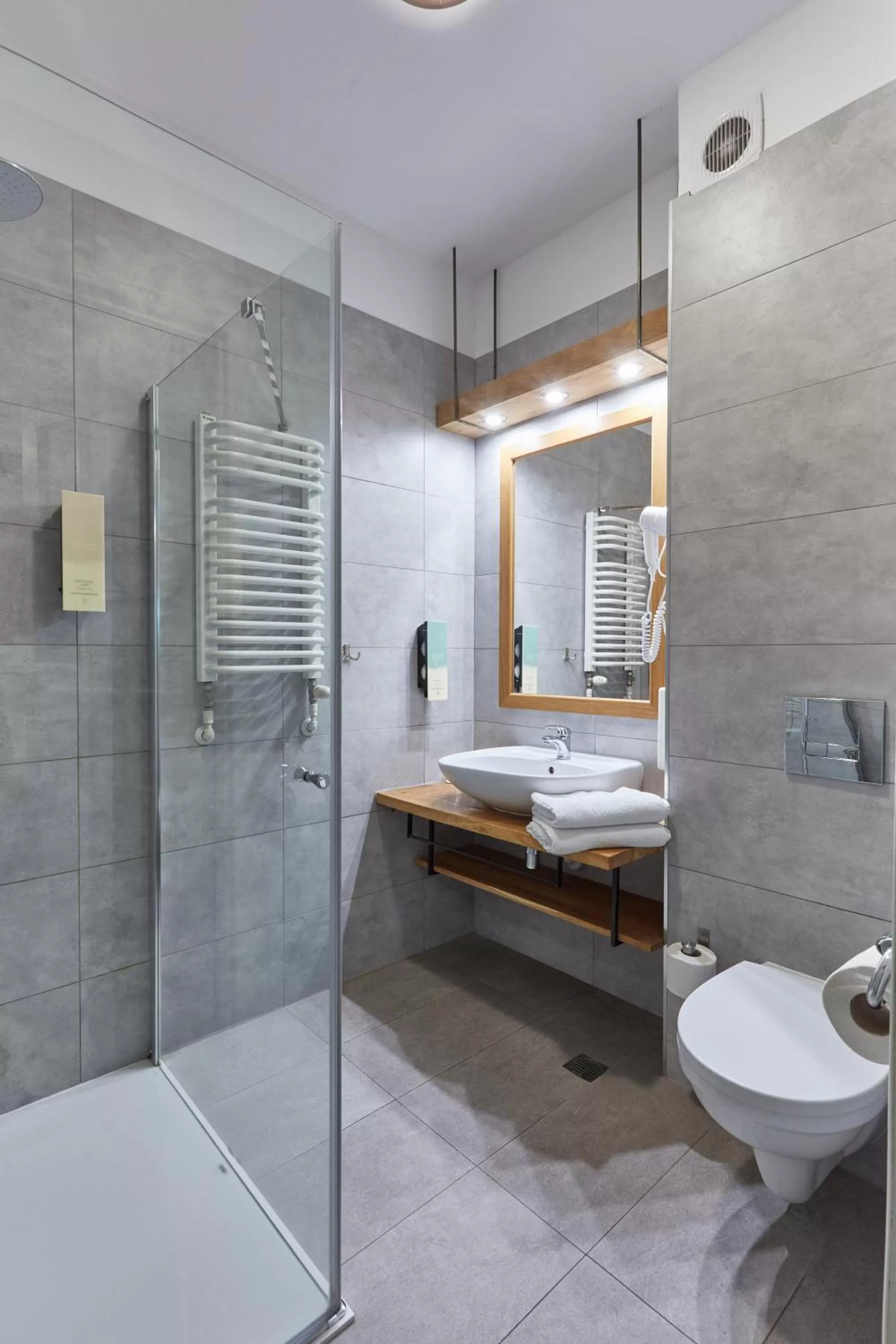 Shower in Hotel Batory