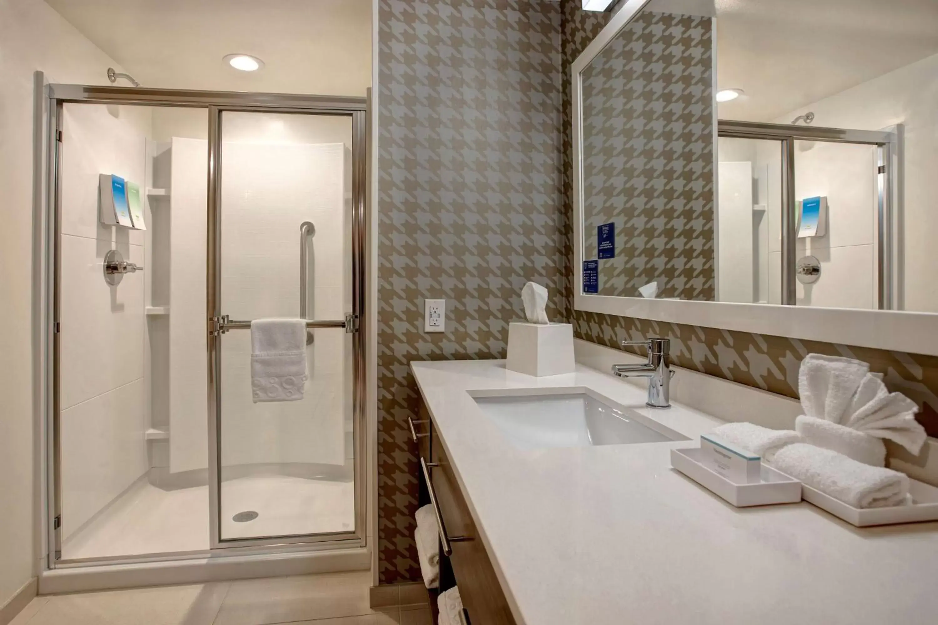 Bathroom in Home2 Suites By Hilton Carmel Indianapolis