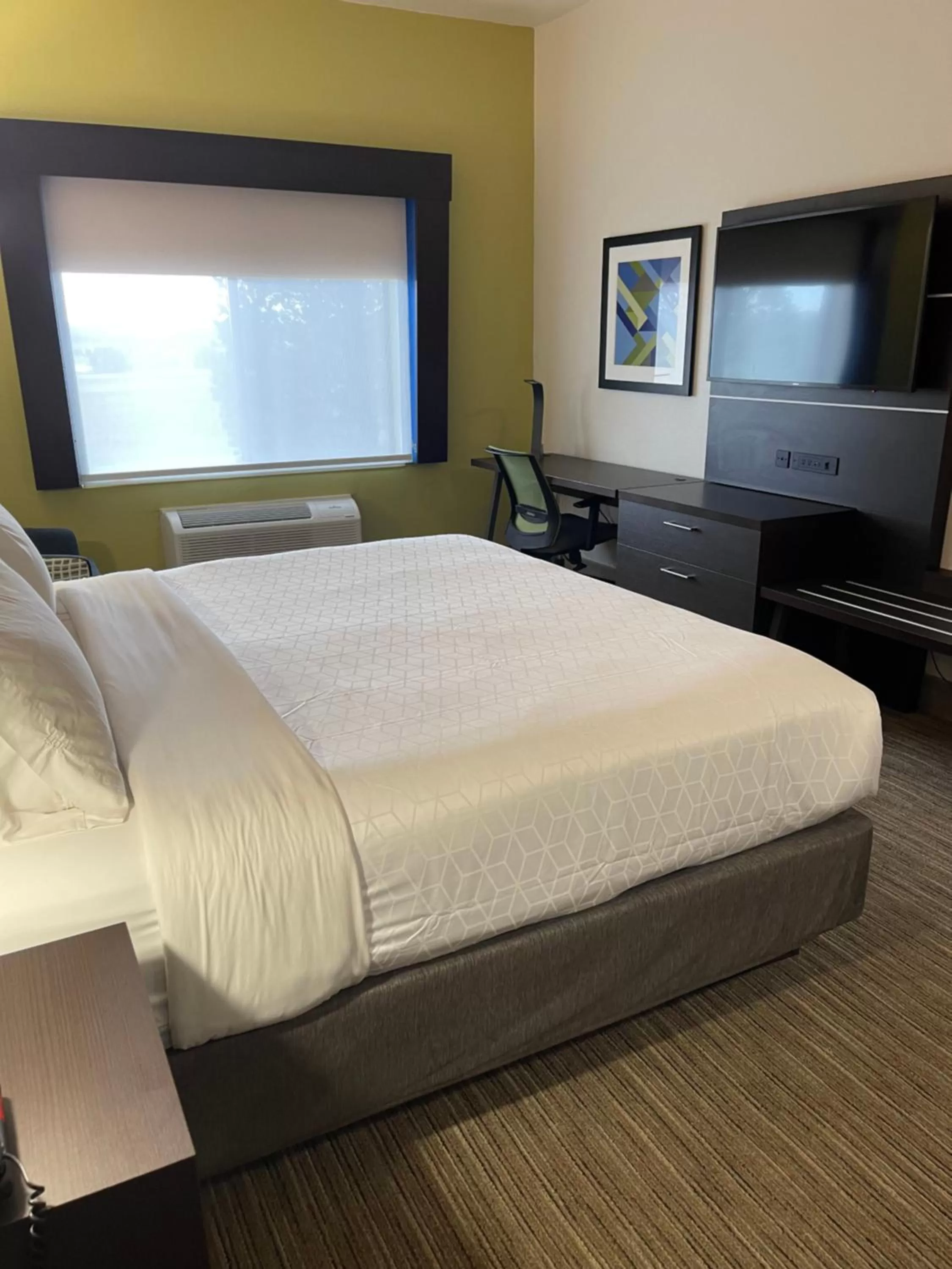 Bed in Holiday Inn Express Hotel & Suites Las Vegas NM by IHG