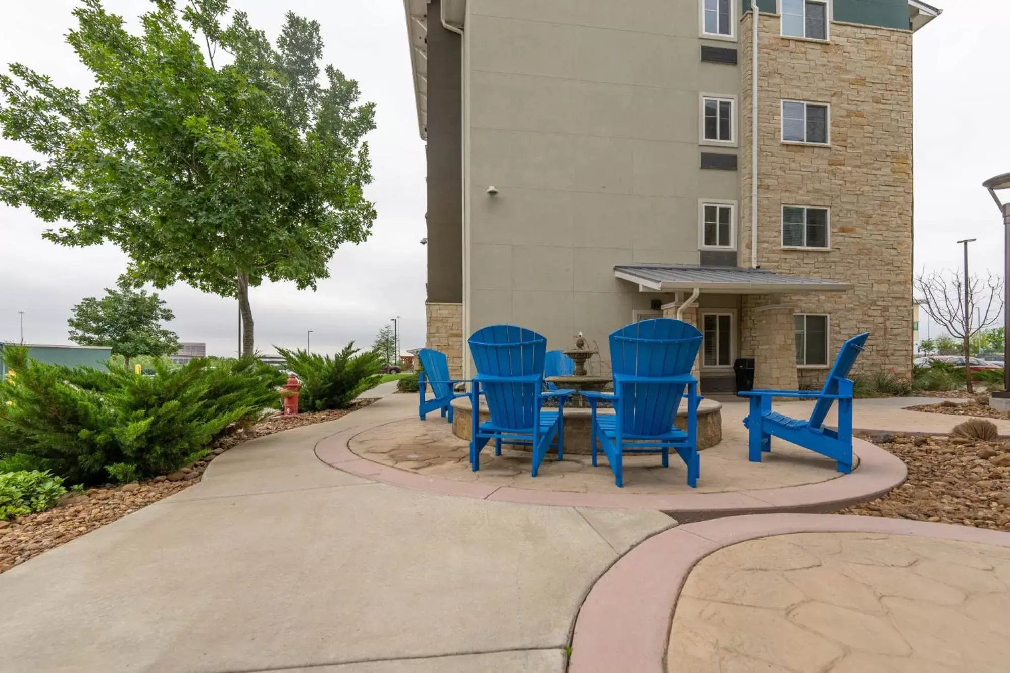 Patio in Soka Suites Dallas - Las Colinas