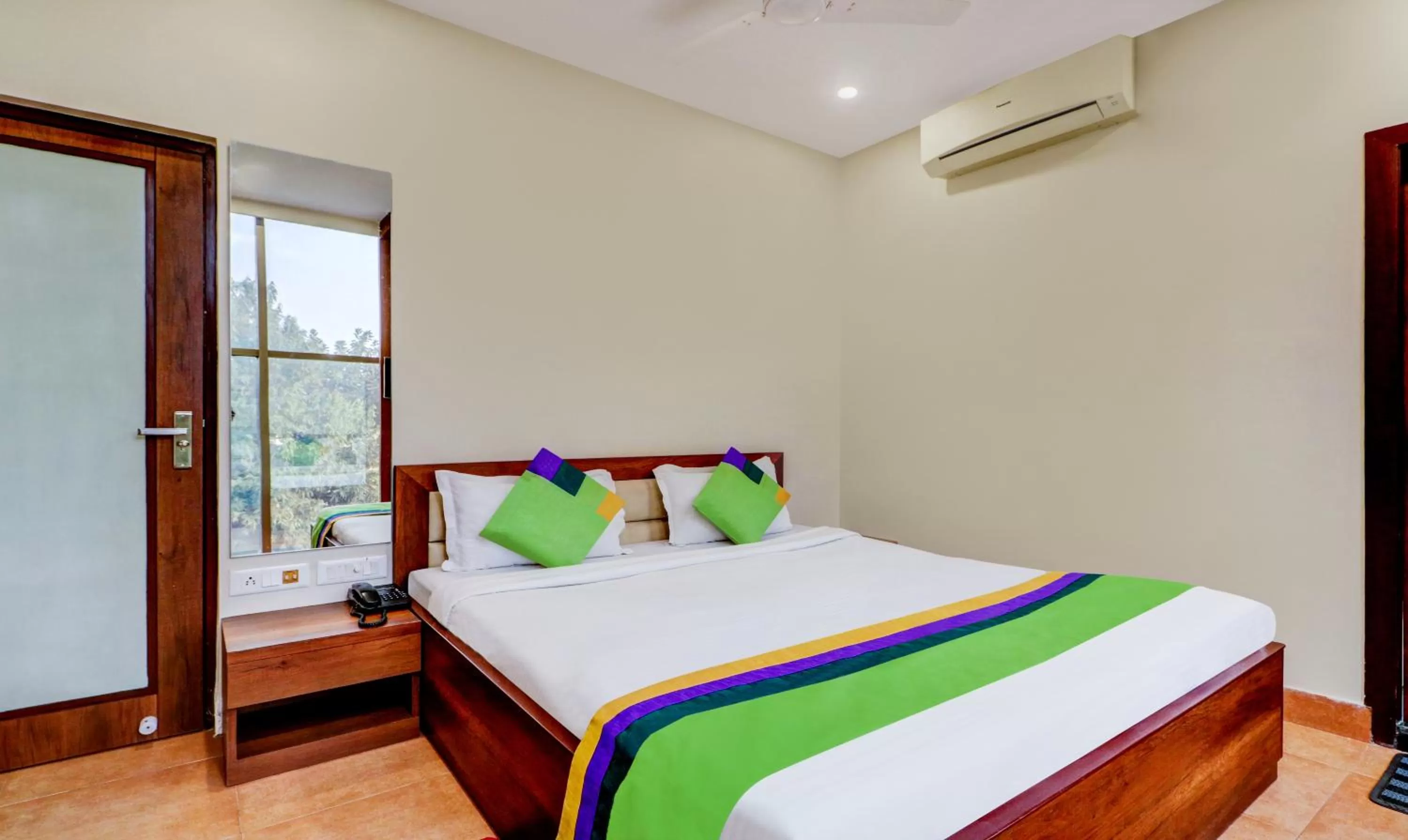 Bed in Treebo Sreema - 2 km From Salt Lake Sector V