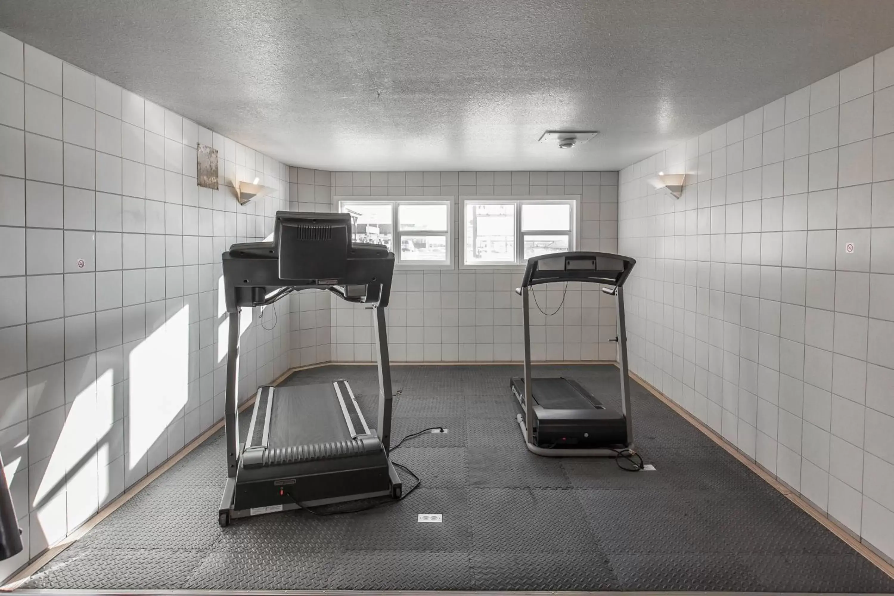 Fitness centre/facilities, Fitness Center/Facilities in Empire Inn & Suites