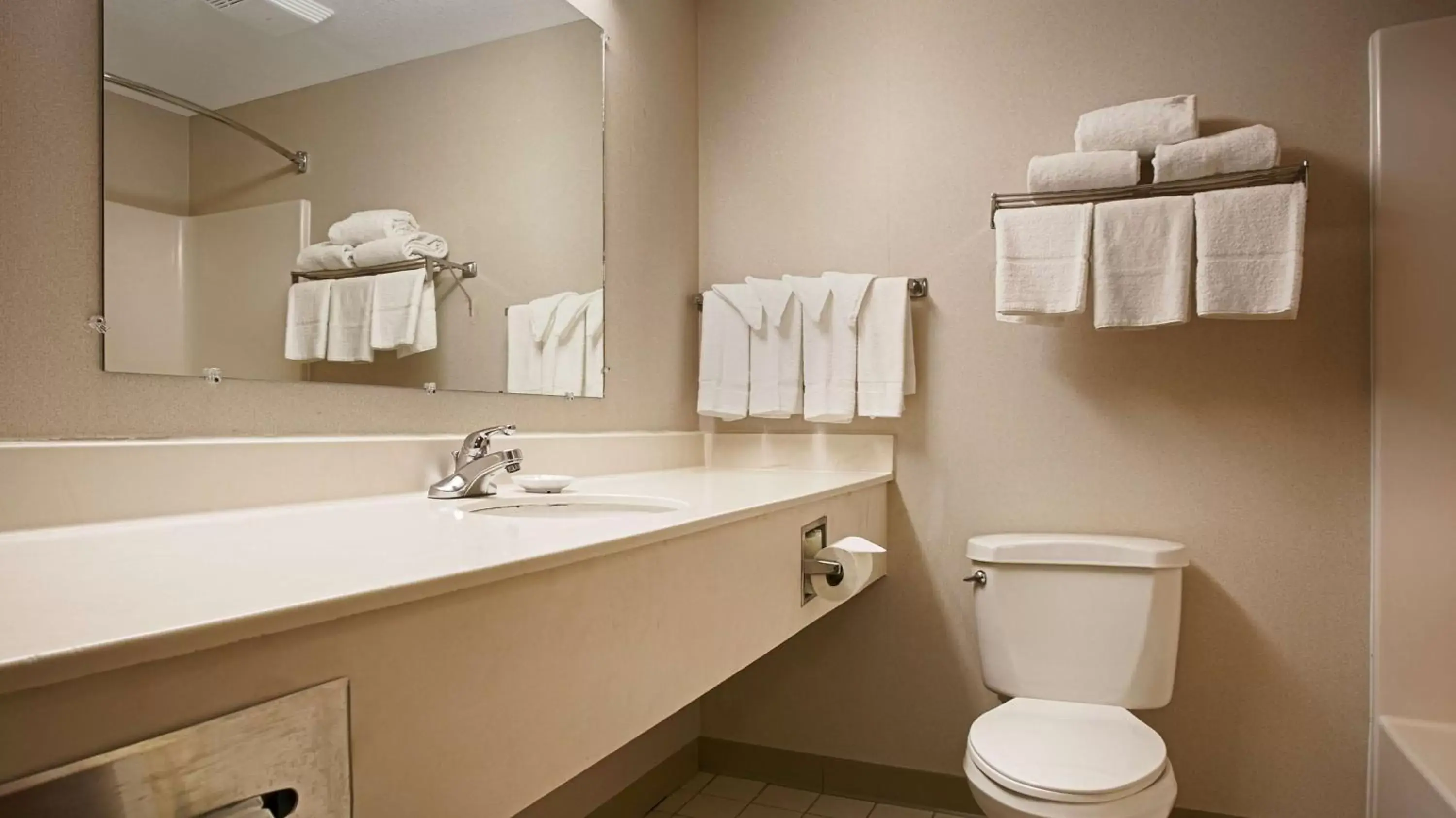 Bathroom in Best Western Airport Inn & Suites Cleveland