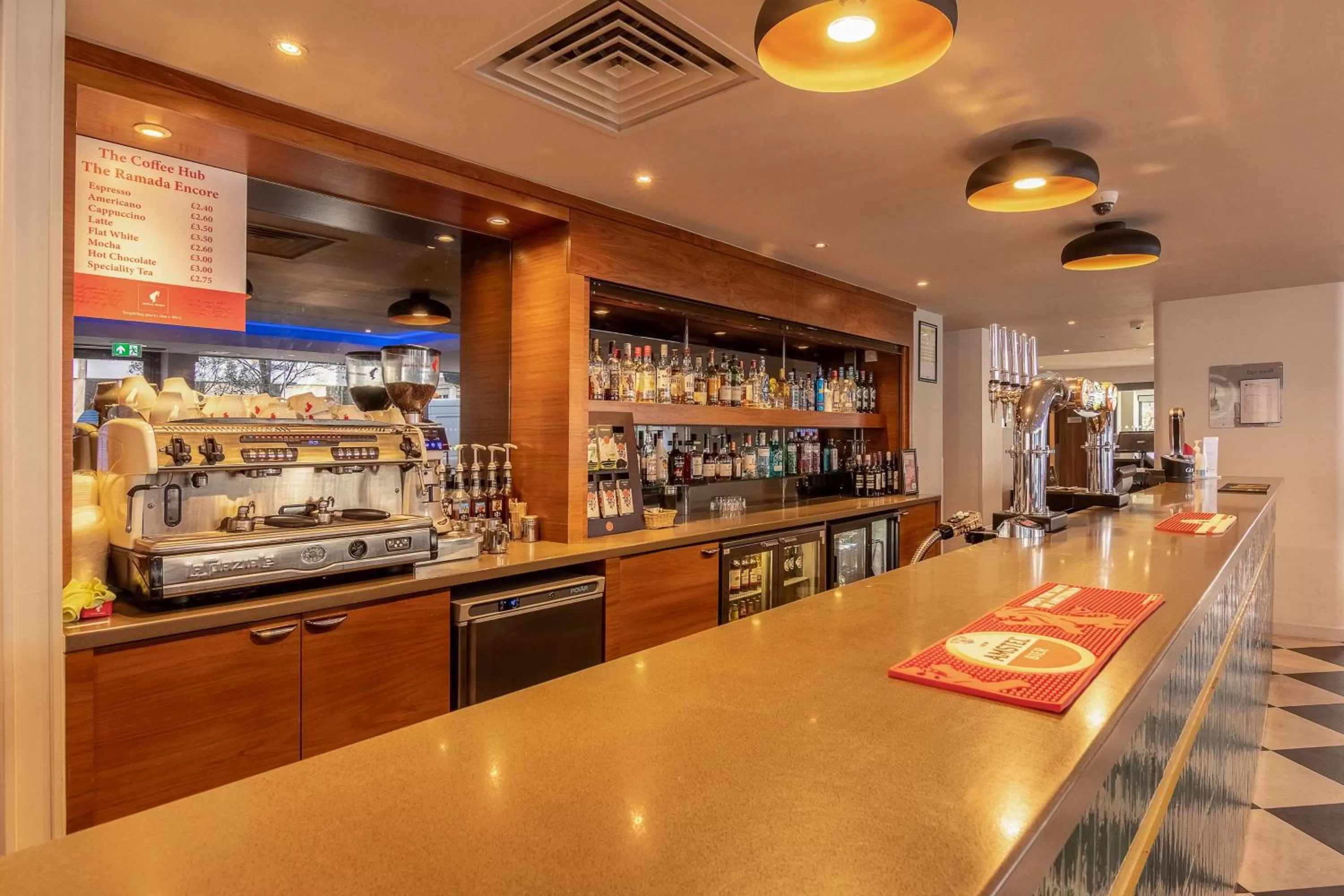 Lounge or bar in Ramada Encore Leicester City Centre