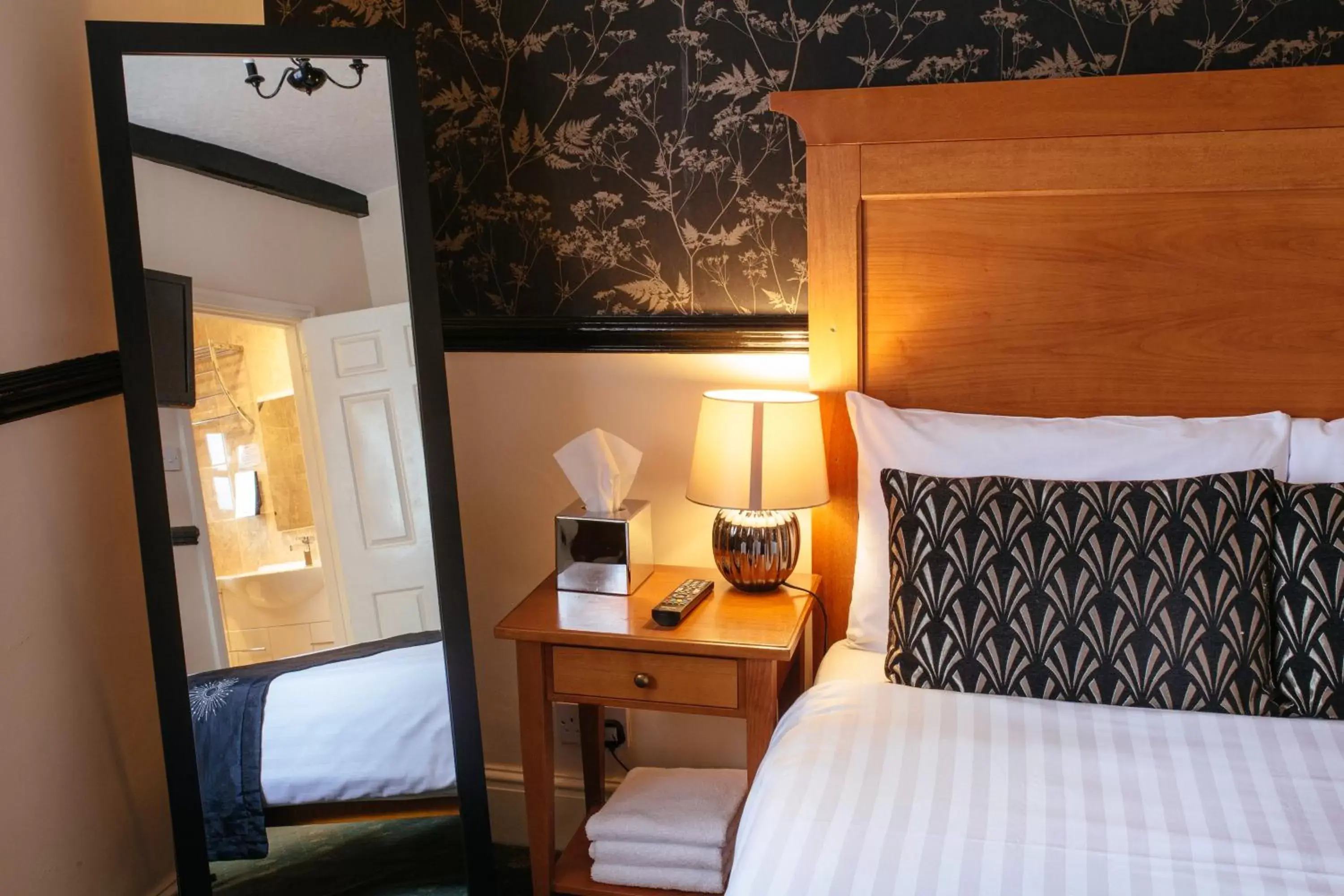 Bedroom in Pymgate Lodge Hotel Manchester Airport