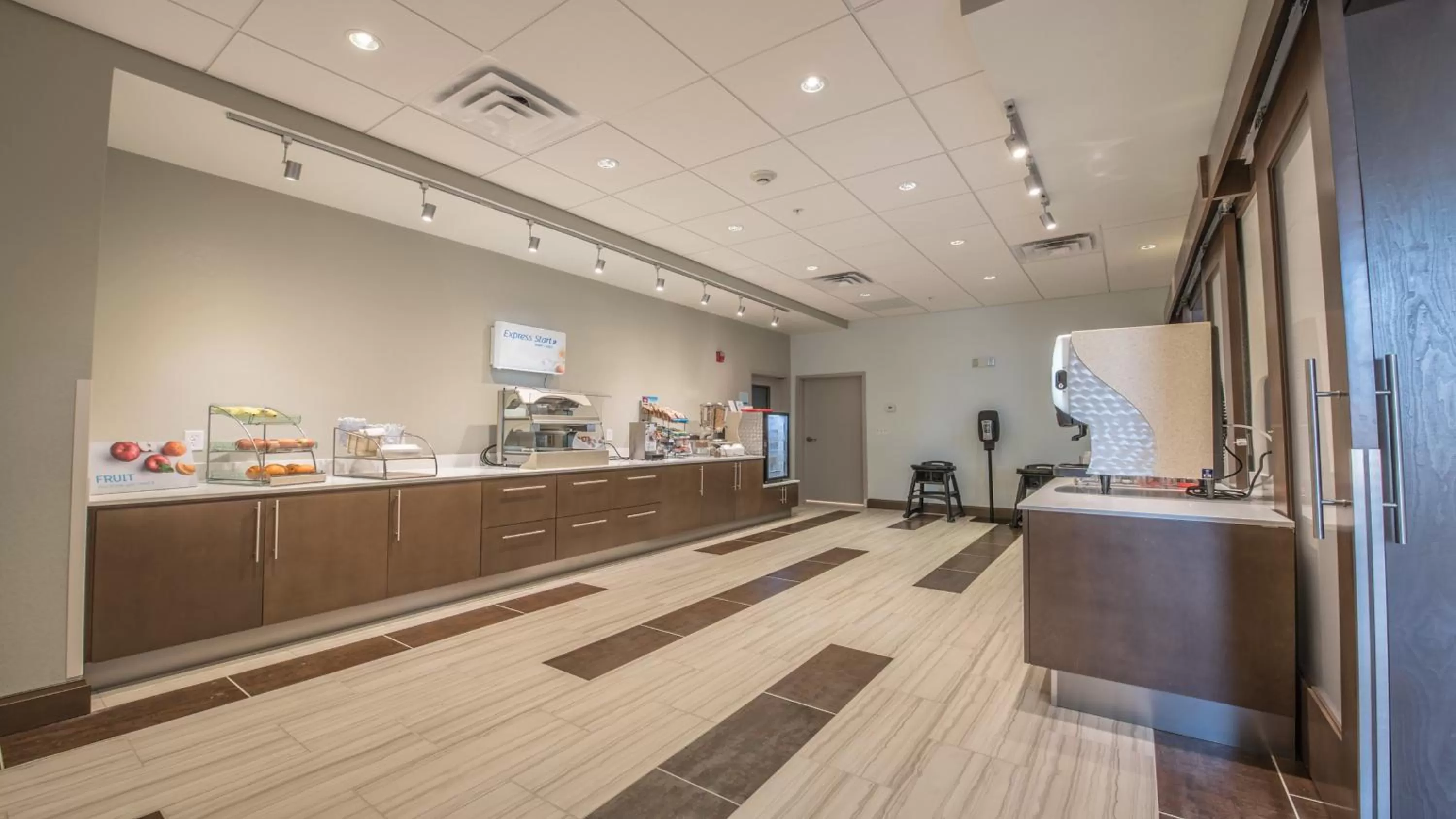 Breakfast in Holiday Inn Express & Suites - Dripping Springs - Austin Area by IHG