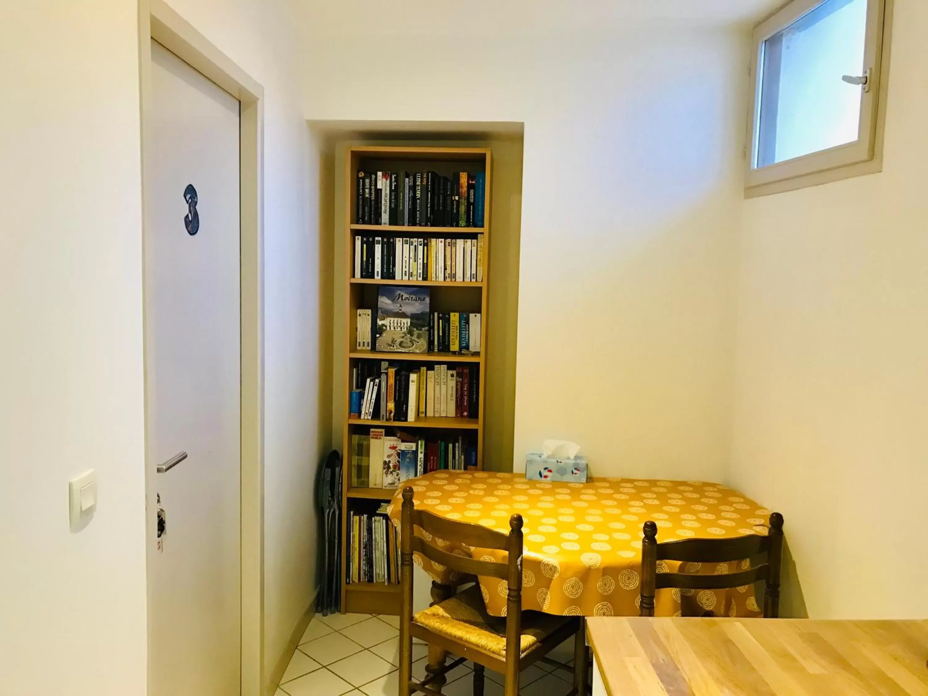 Seating area, Library in Chambres à la Campagne