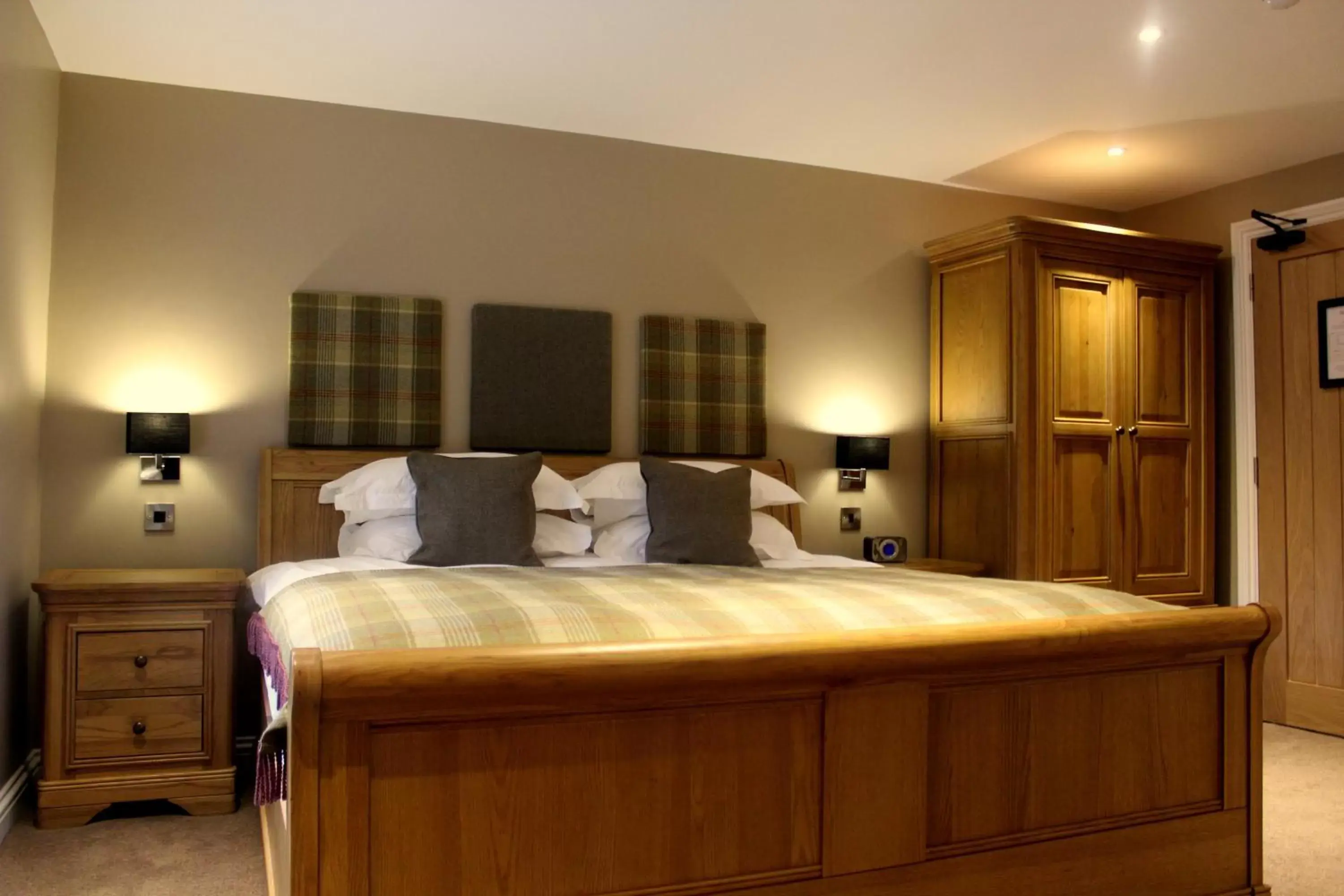 Deluxe King Room in The Blue Bell at Arkendale