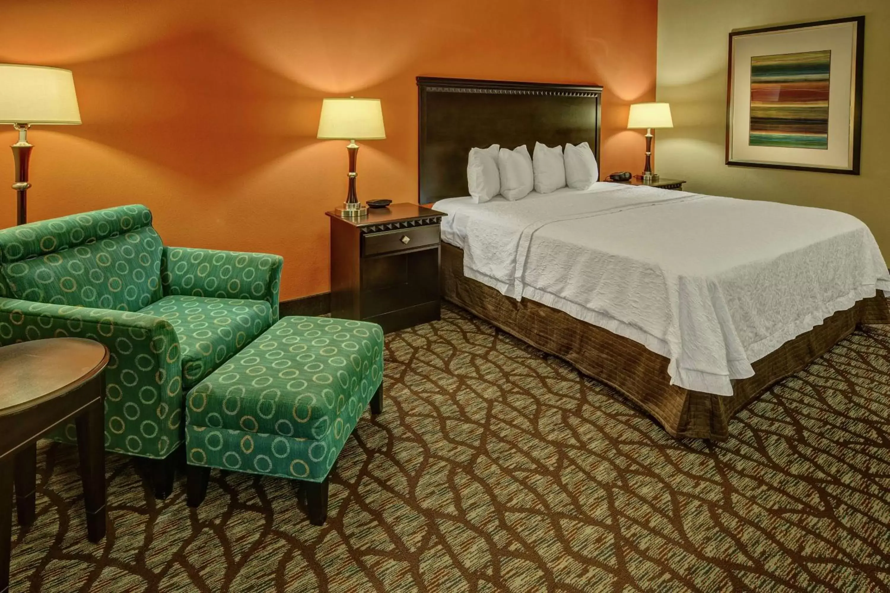 Photo of the whole room, Bed in Hampton Inn Asheville-Tunnel Road