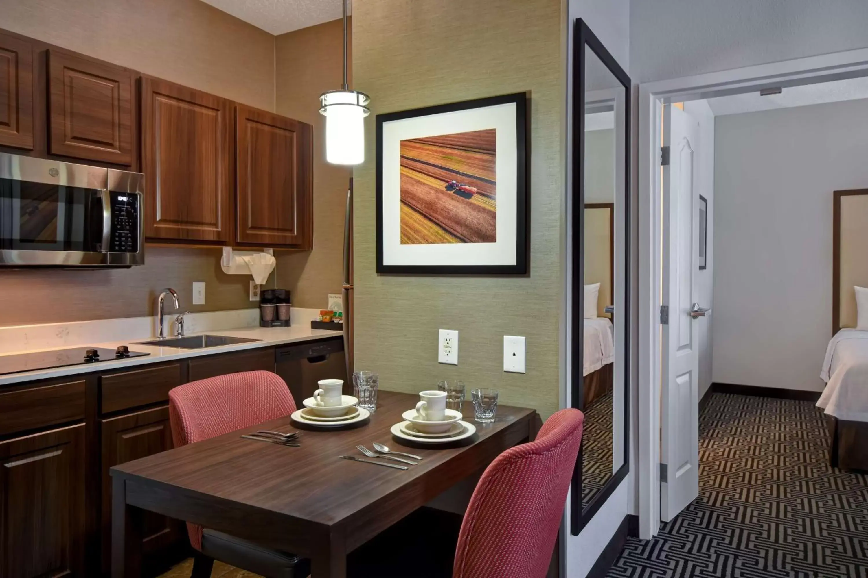 Kitchen or kitchenette, Kitchen/Kitchenette in Homewood Suites By Hilton HOU Intercontinental Airport