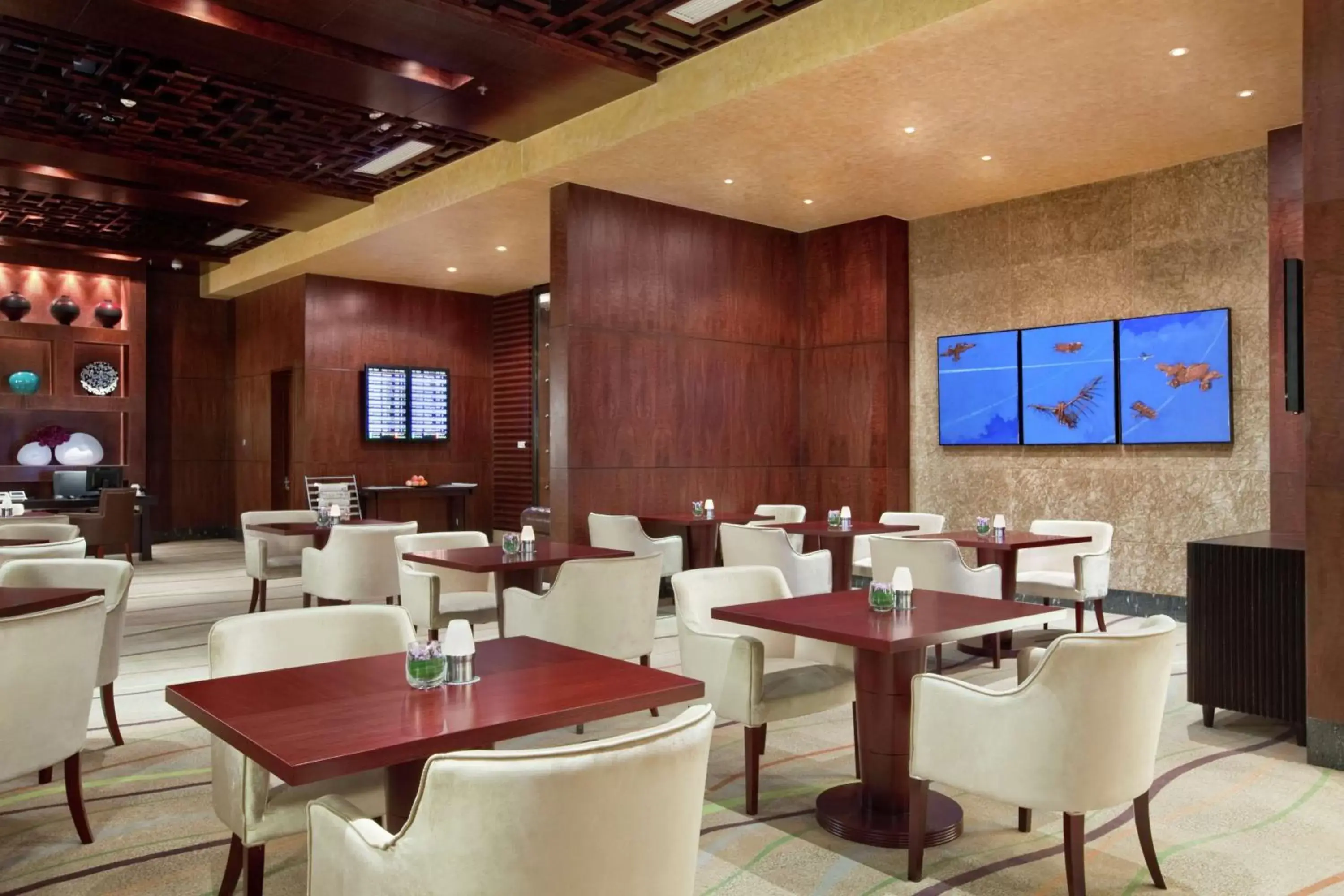 Lounge or bar, Restaurant/Places to Eat in Hilton Beijing Capital Airport