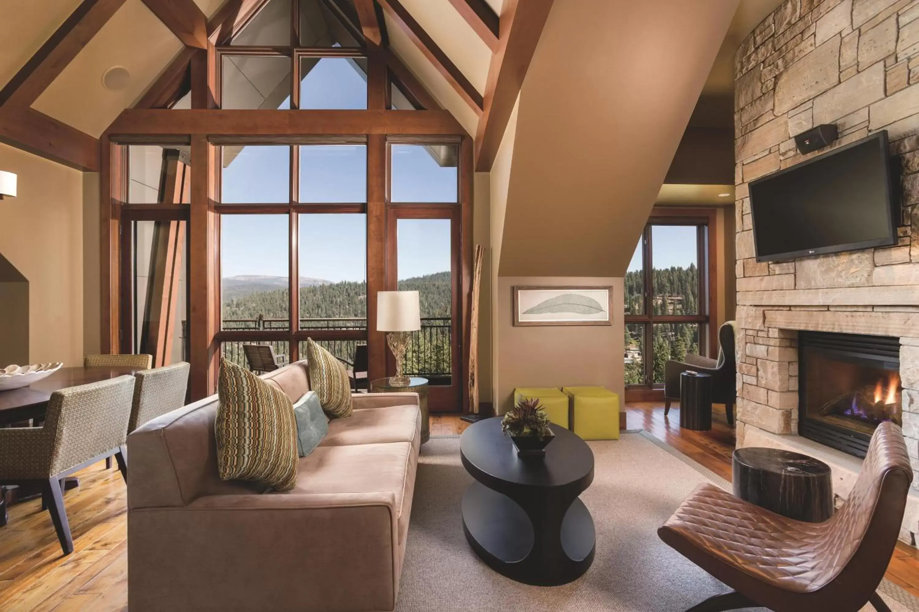 Living room, Seating Area in The Ritz-Carlton, Lake Tahoe