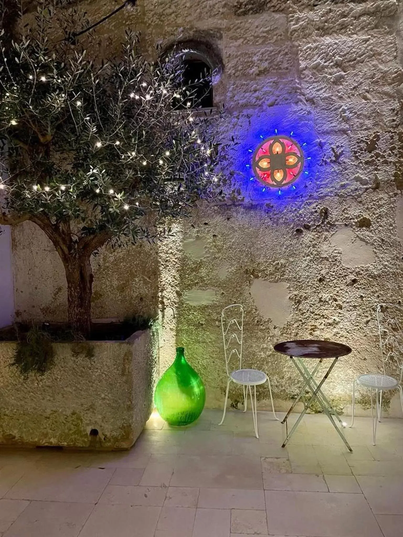 Inner courtyard view in Corte Manfredi