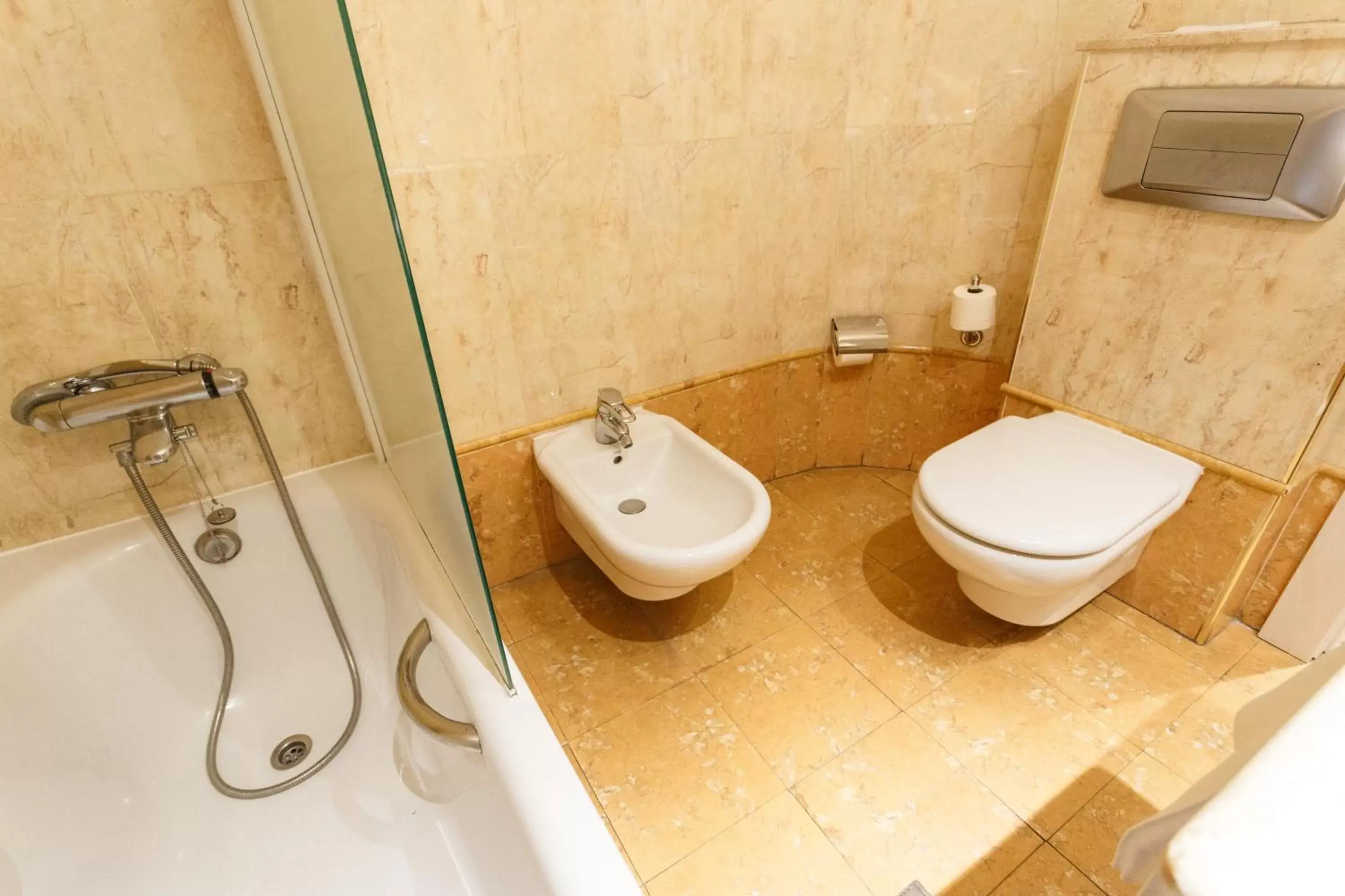 Toilet, Bathroom in Hotel Dauro Premier