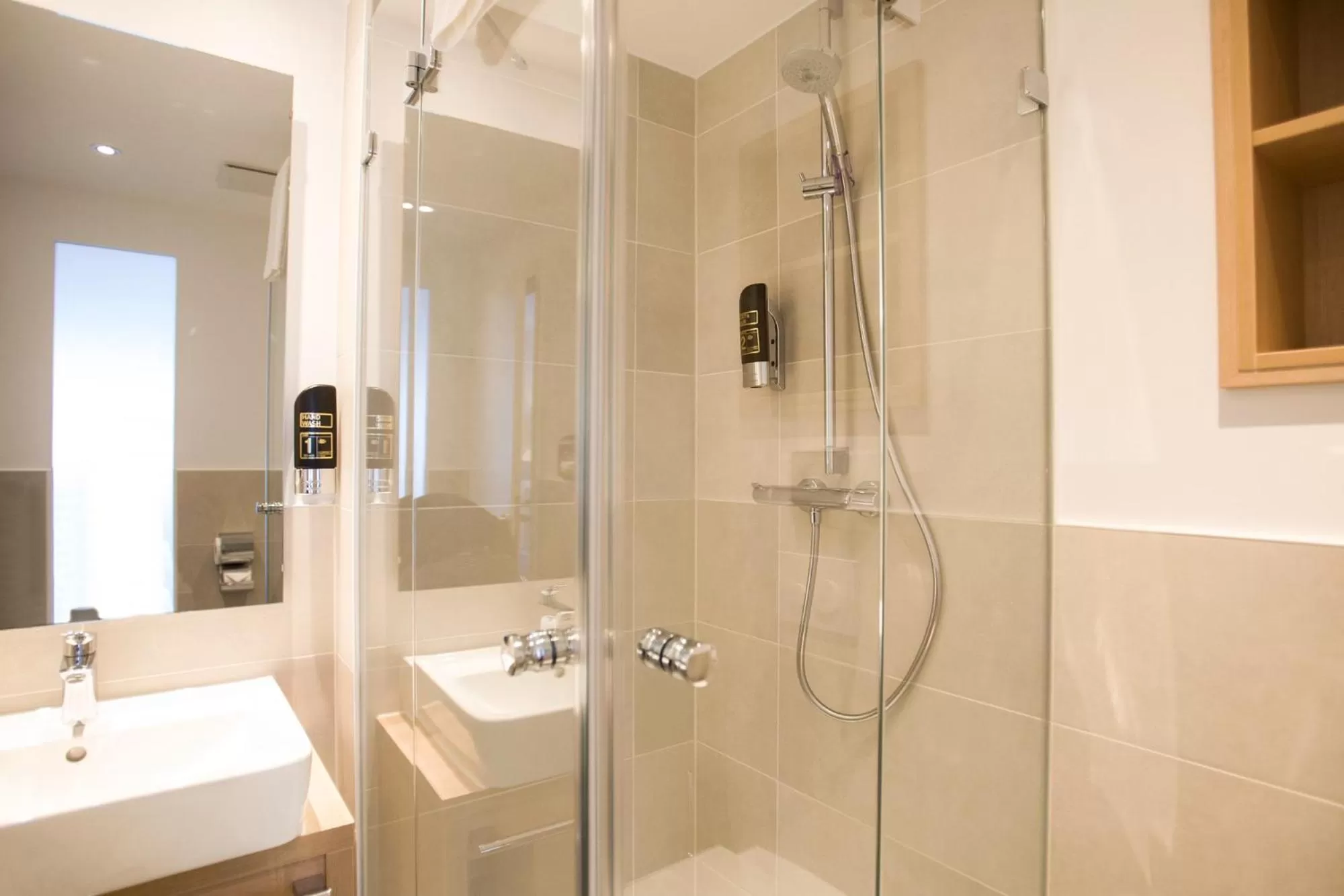 Bathroom in Nordsee-Hotel Hinrichsen